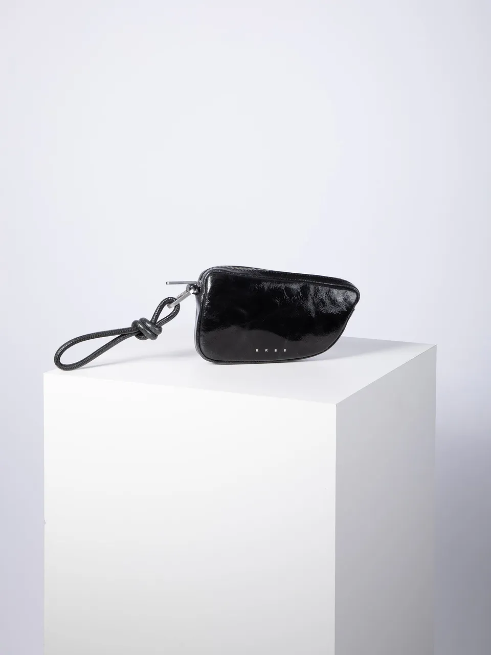 bree-the-exhibits-verso-pouch-m-unisex-kosmetiktasche-aus-kleinlederware-mit-pol image 1