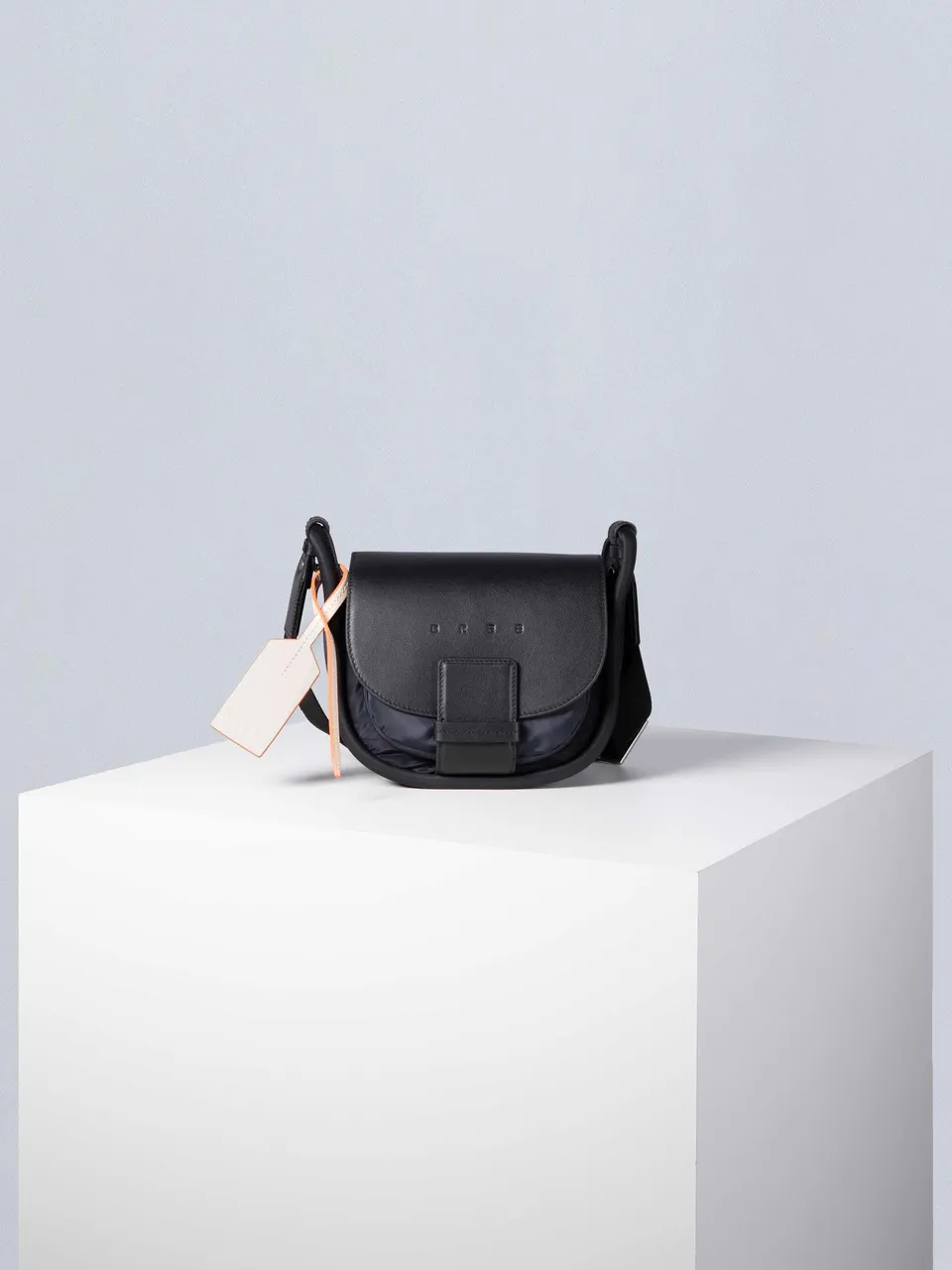 bree-the-everydays-ladytop-flapbag-s-leichte-unisex-klappen-umh-ngetasche-aus-pf image 1