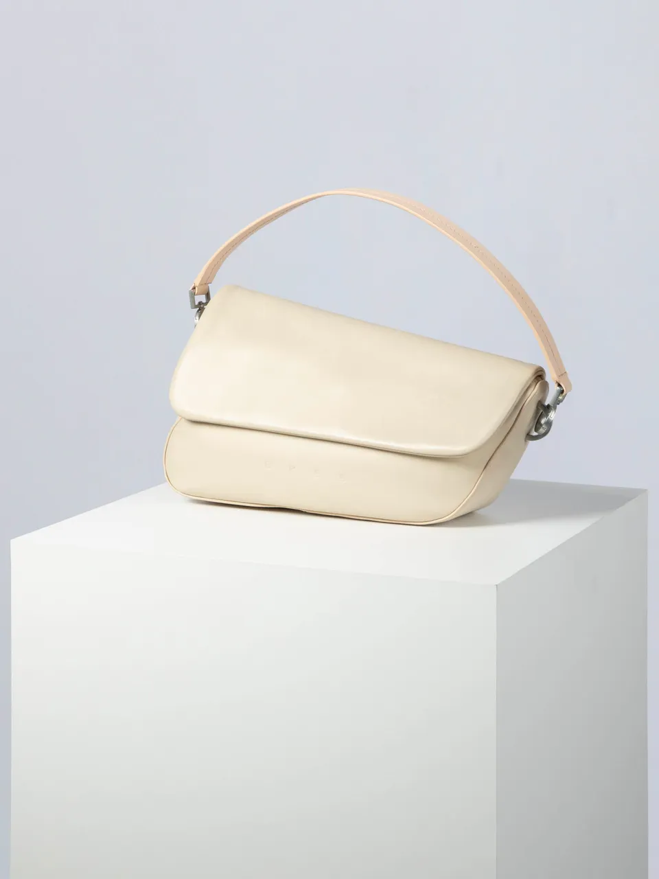 bree-the-icons-intra-flapbag-m-umh-ngetasche-aus-100-rindsleder-ohne-futter-unis image 1