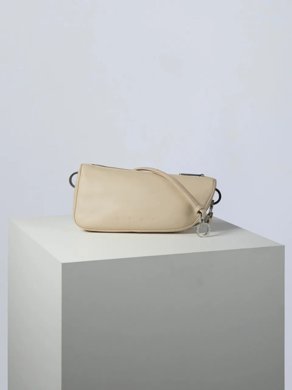 bree-the-icons-verso-shoulder-bag-s-unisex-schultertasche-aus-100-rindsleder-kom image 1