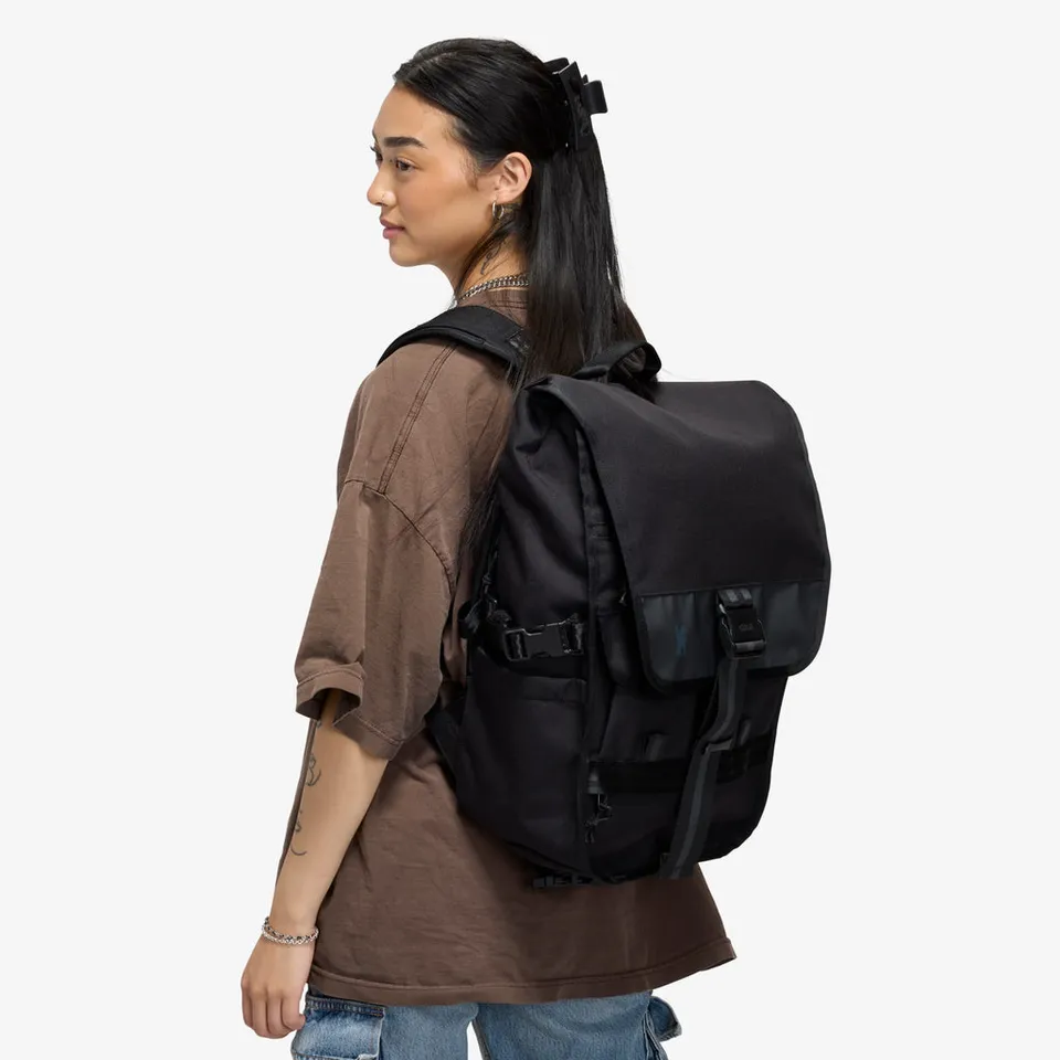 chrome-industries-warsaw-30l-pack-vielseitiger-flap-top-rucksack-mit-laptopfach- image 1