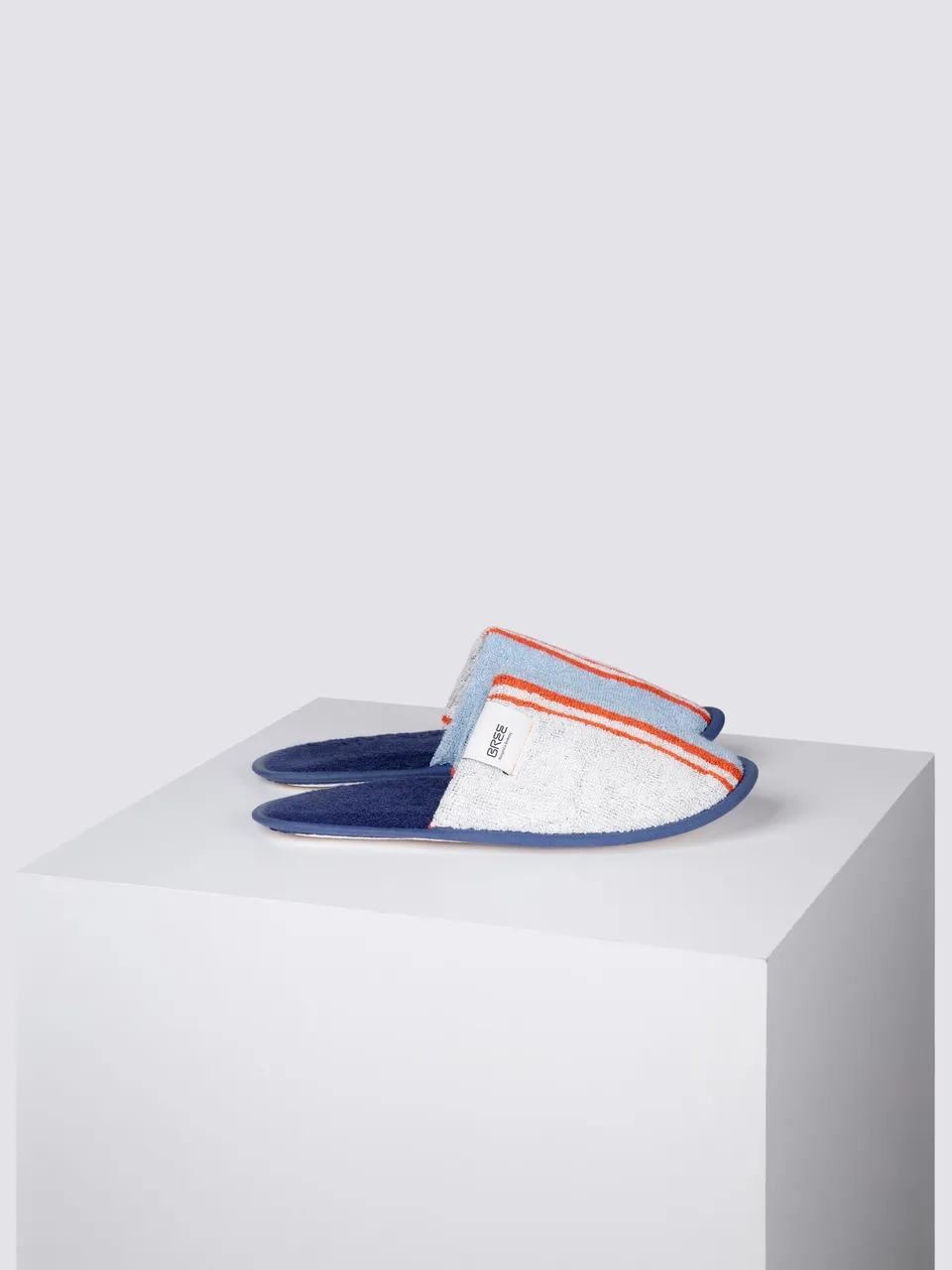 bree-the-out-of-office-nest-slipper-hausschuhe-unisex image 1