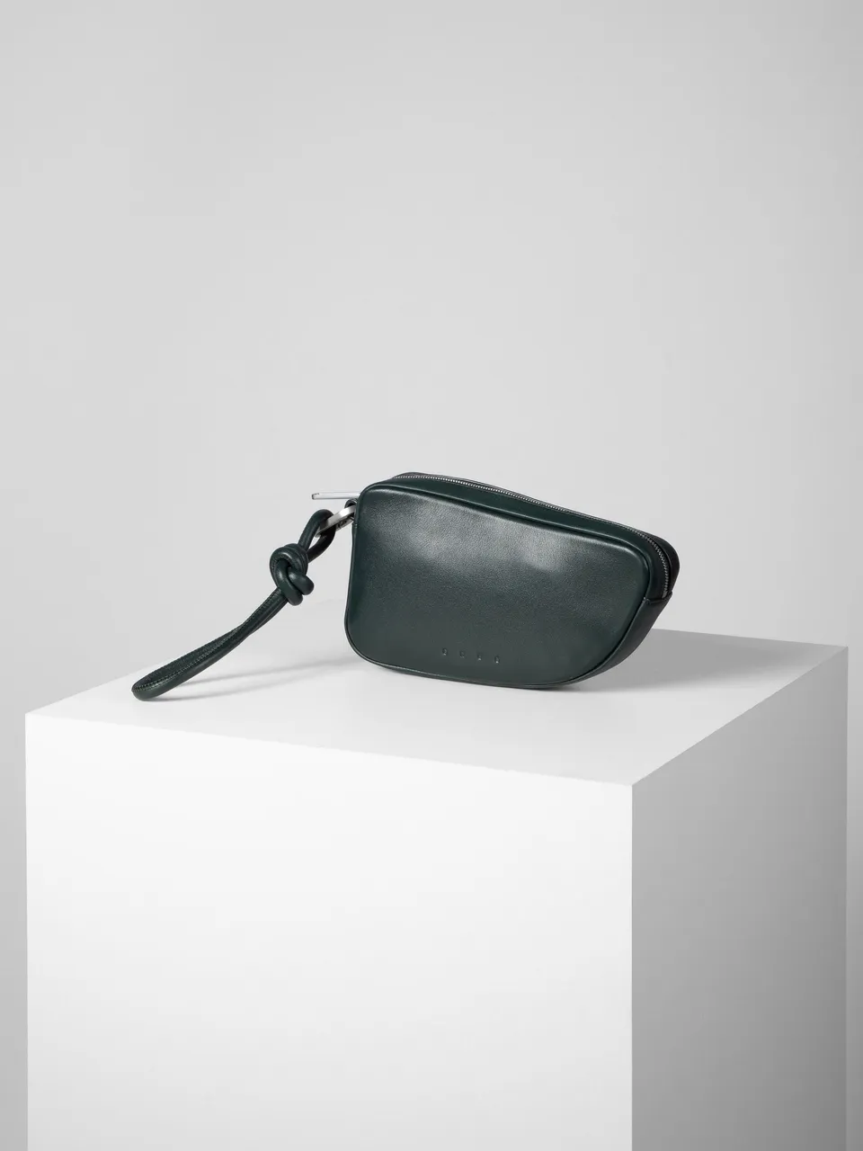 bree-the-icons-verso-pouch-m-rindsleder-kosmetiktasche-unisex image 1