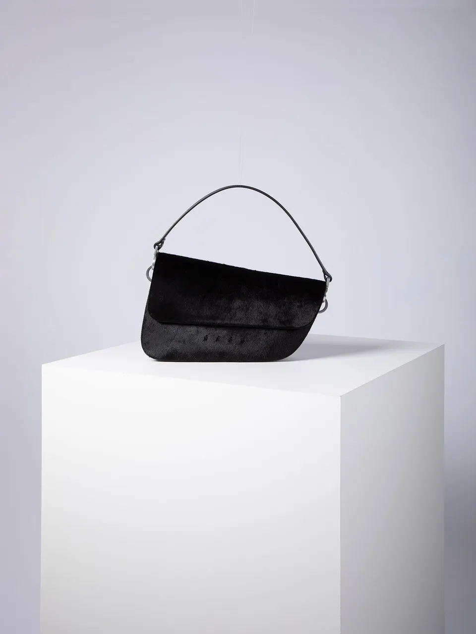 bree-the-icons-intra-flapbag-m1-unisex-umh-ngetasche-aus-rindsleder-mit-klappenv image 1
