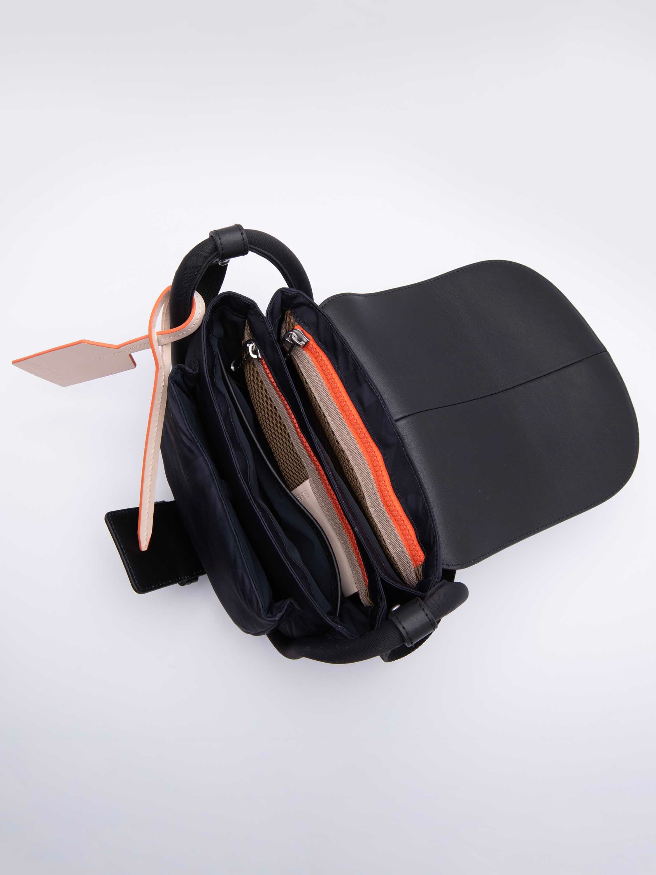 bree-the-everydays-ladytop-flapbag-s-leichte-unisex-klappen-umh-ngetasche-aus-pf image 4