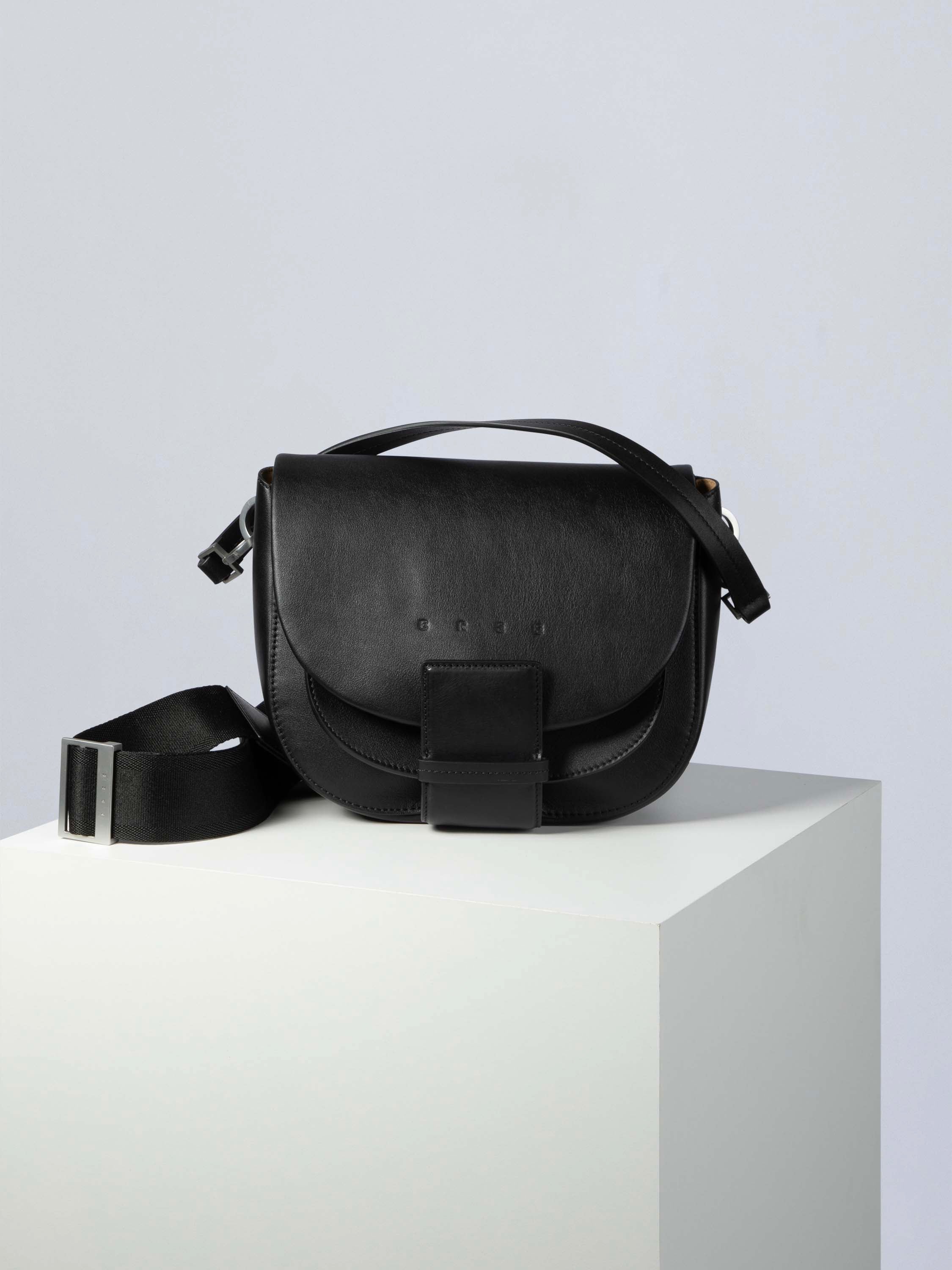 bree-the-icons-ladytop-flapbag-m-klappenhandtasche-aus-100-rindsleder-unisex image 1