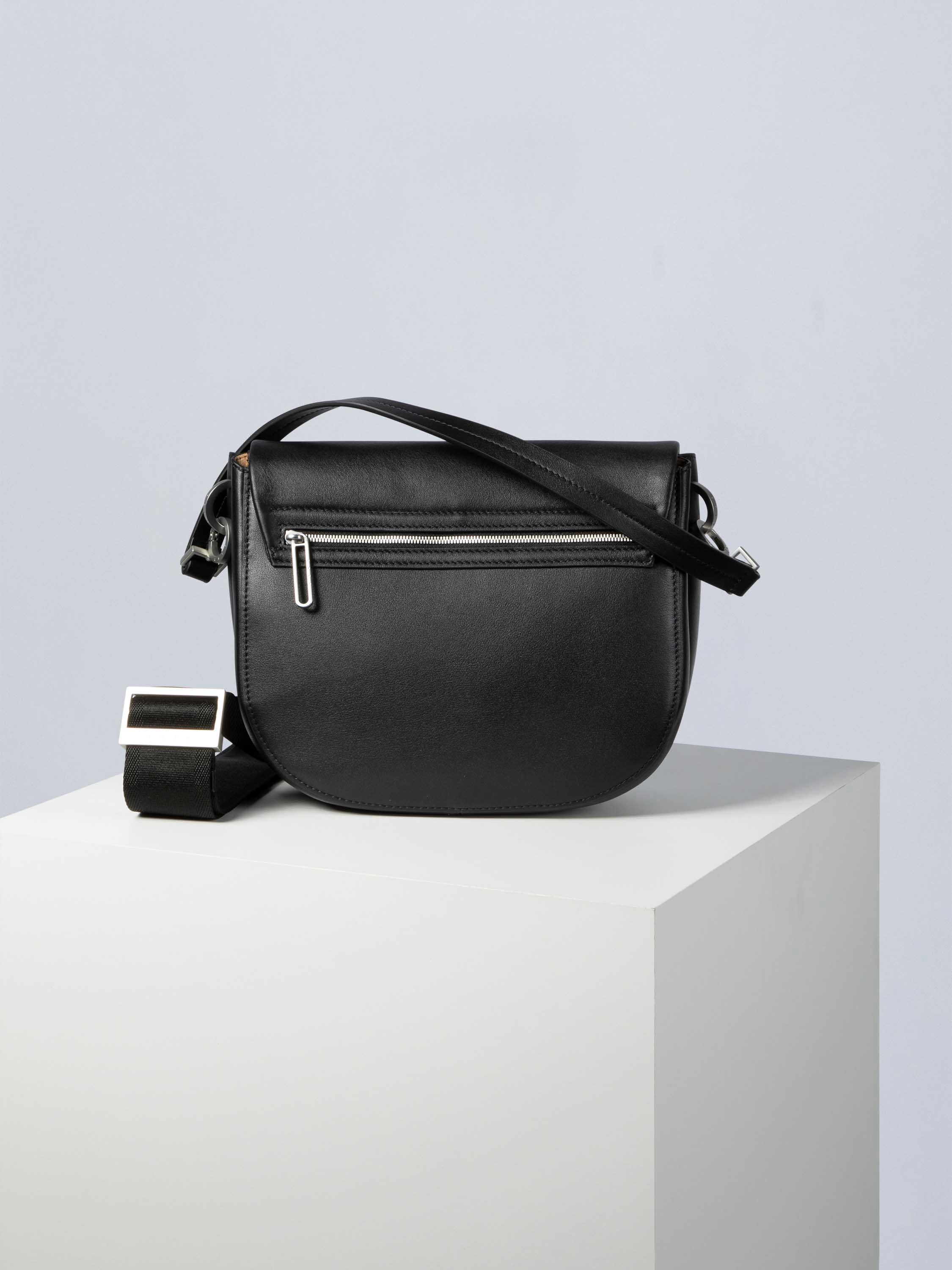 bree-the-icons-ladytop-flapbag-m-klappenhandtasche-aus-100-rindsleder-unisex image 3