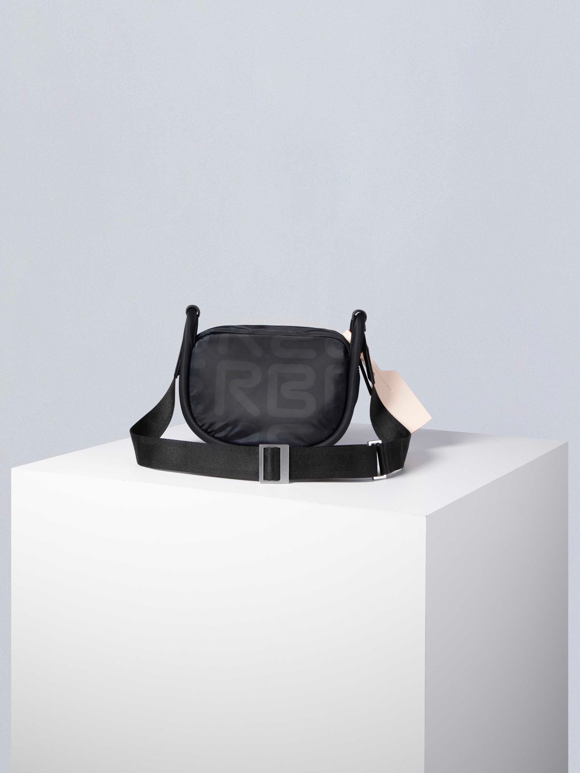 bree-the-everydays-cube-shoulderbag-s-kompakte-unisex-schultertasche-mit-praktis image 4