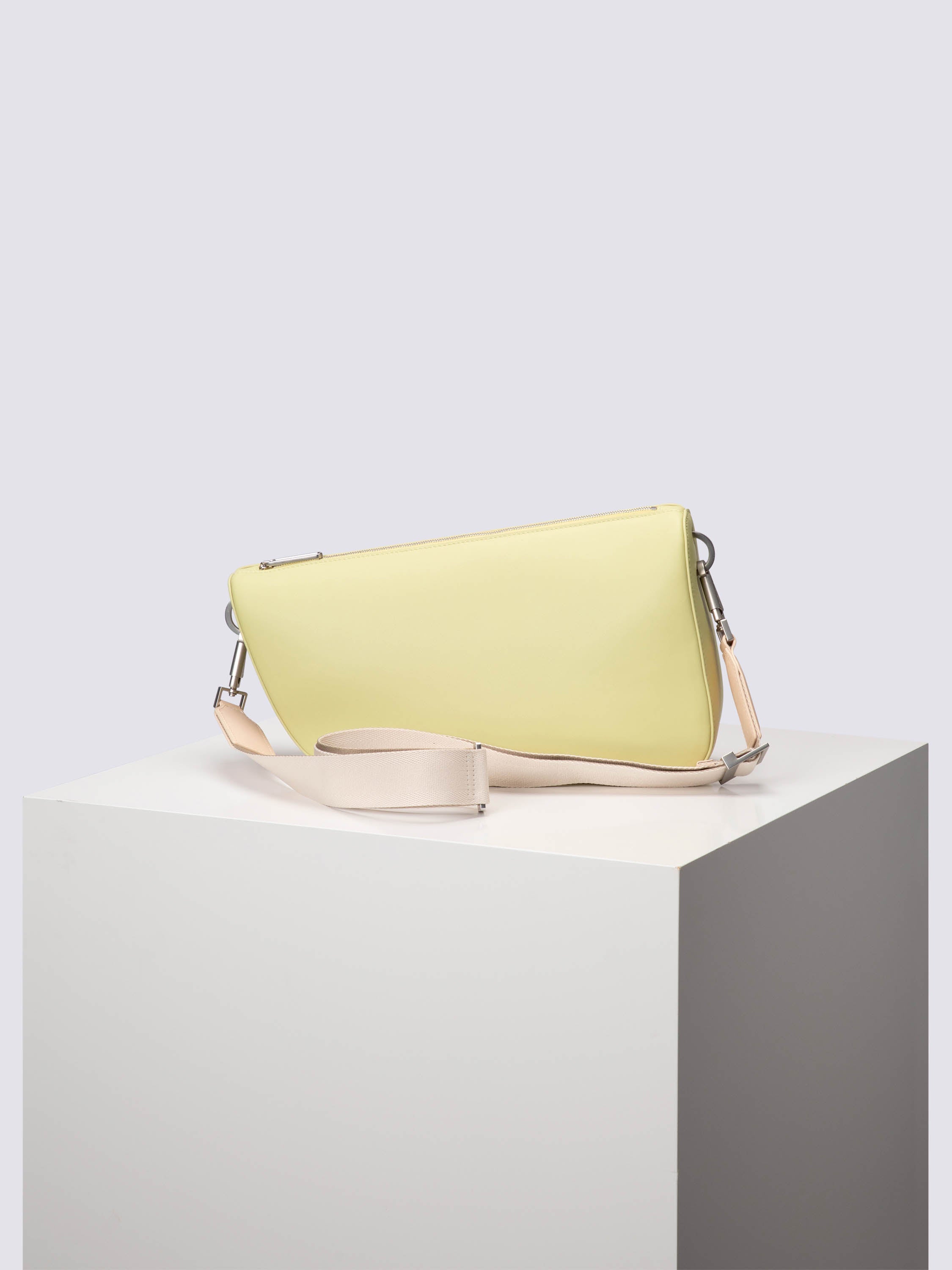 bree-the-icons-verso-shoulderbag-m1-rindsleder image 2