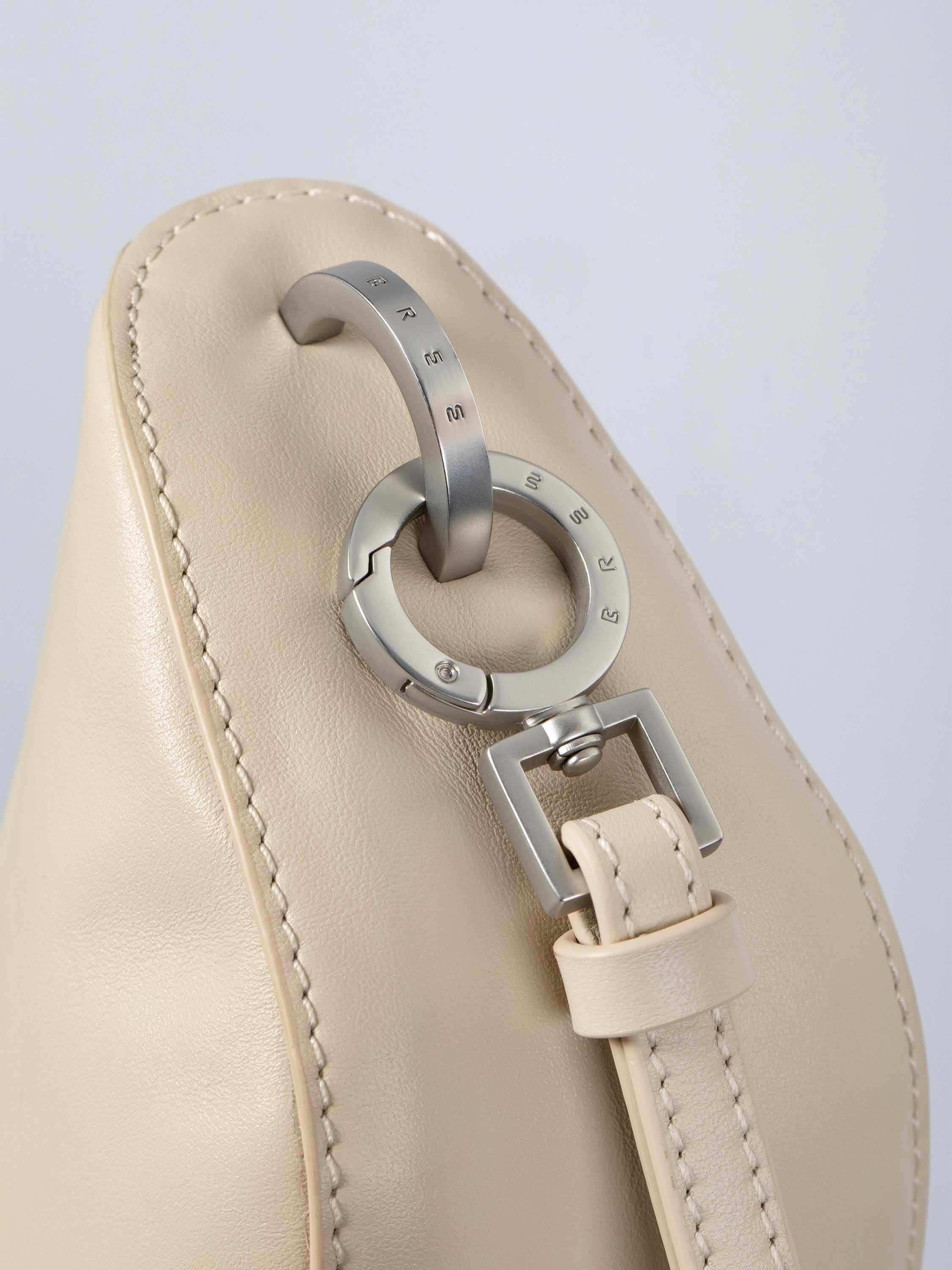 bree-the-icons-verso-shoulder-bag-s-unisex-schultertasche-aus-100-rindsleder-kom image 3