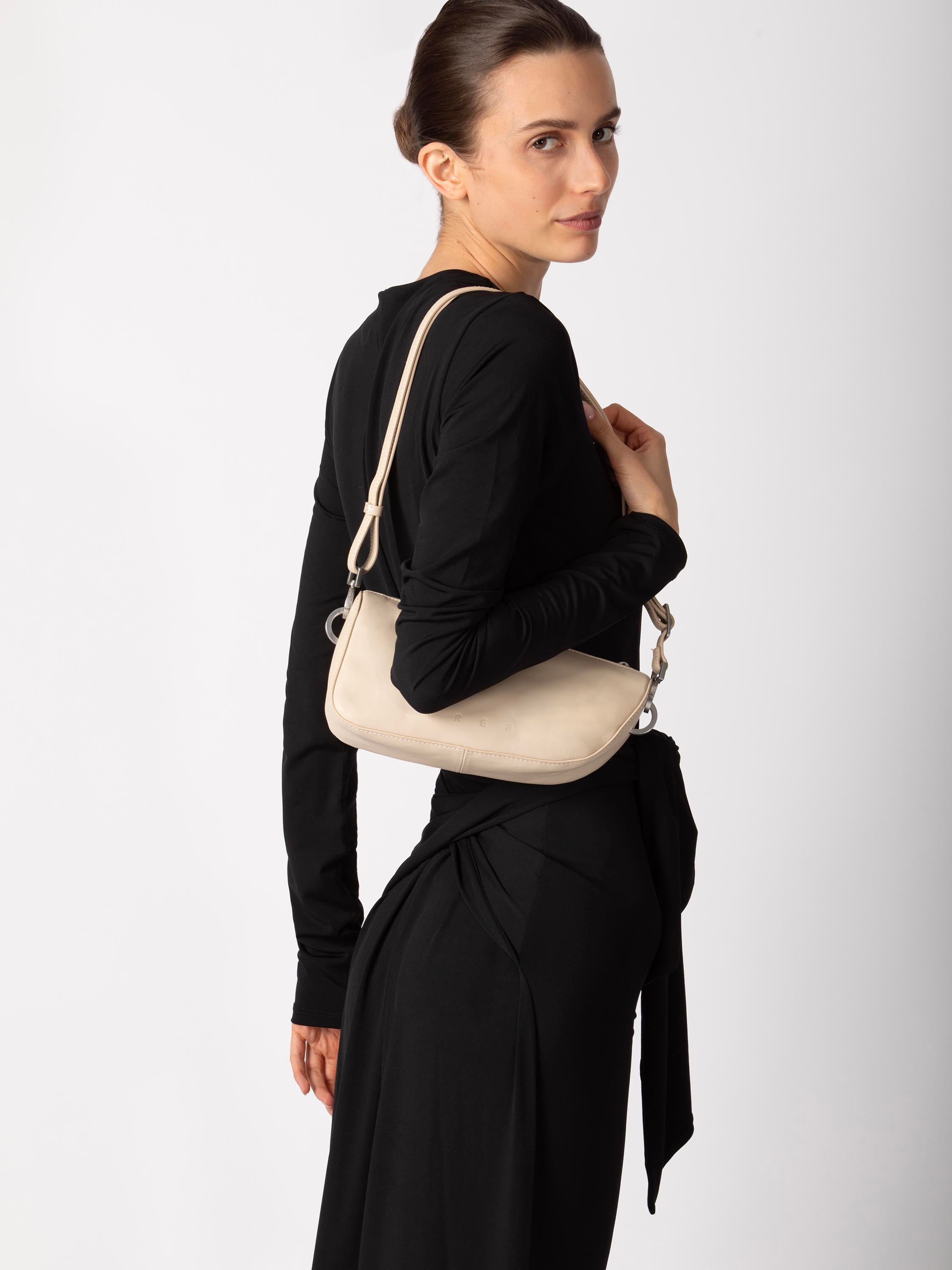 bree-the-icons-verso-shoulder-bag-s-unisex-schultertasche-aus-100-rindsleder-kom image 8