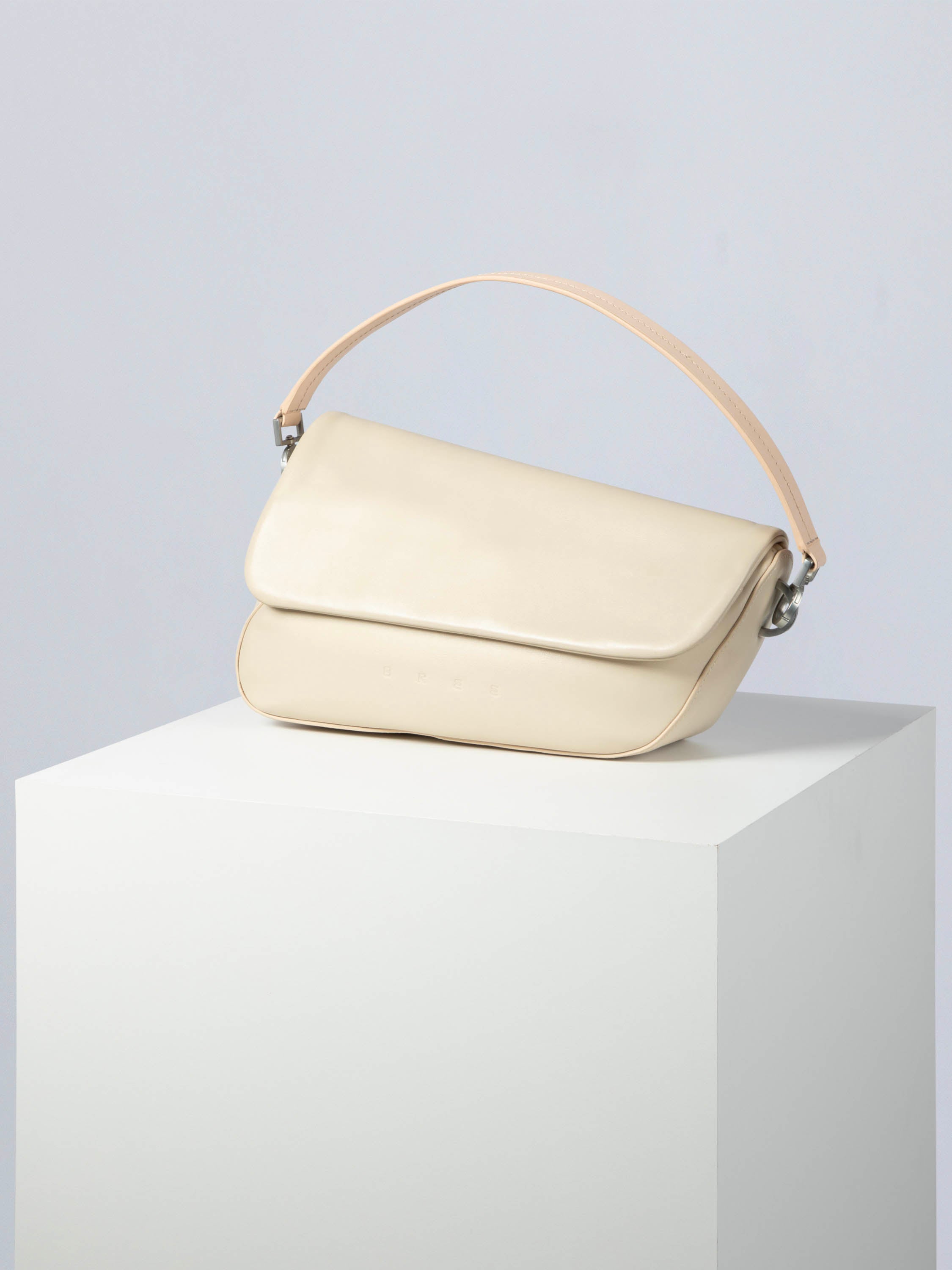bree-the-icons-intra-flapbag-m-umh-ngetasche-aus-100-rindsleder-ohne-futter-unis image 1