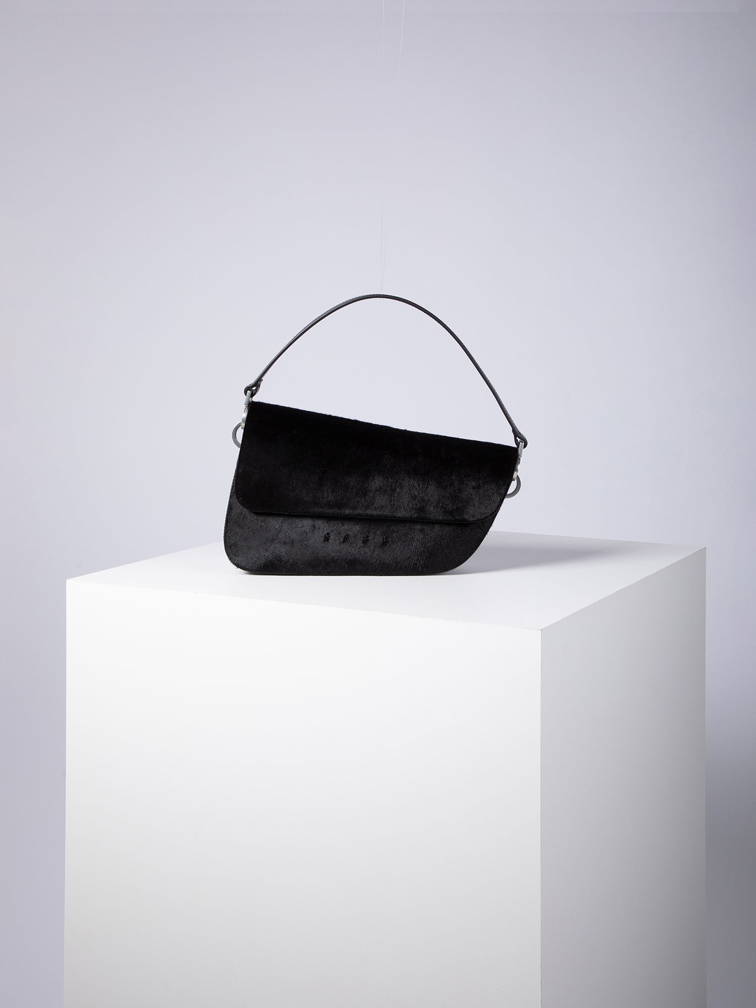 bree-the-icons-intra-flapbag-m1-unisex-umh-ngetasche-aus-rindsleder-mit-klappenv image 1