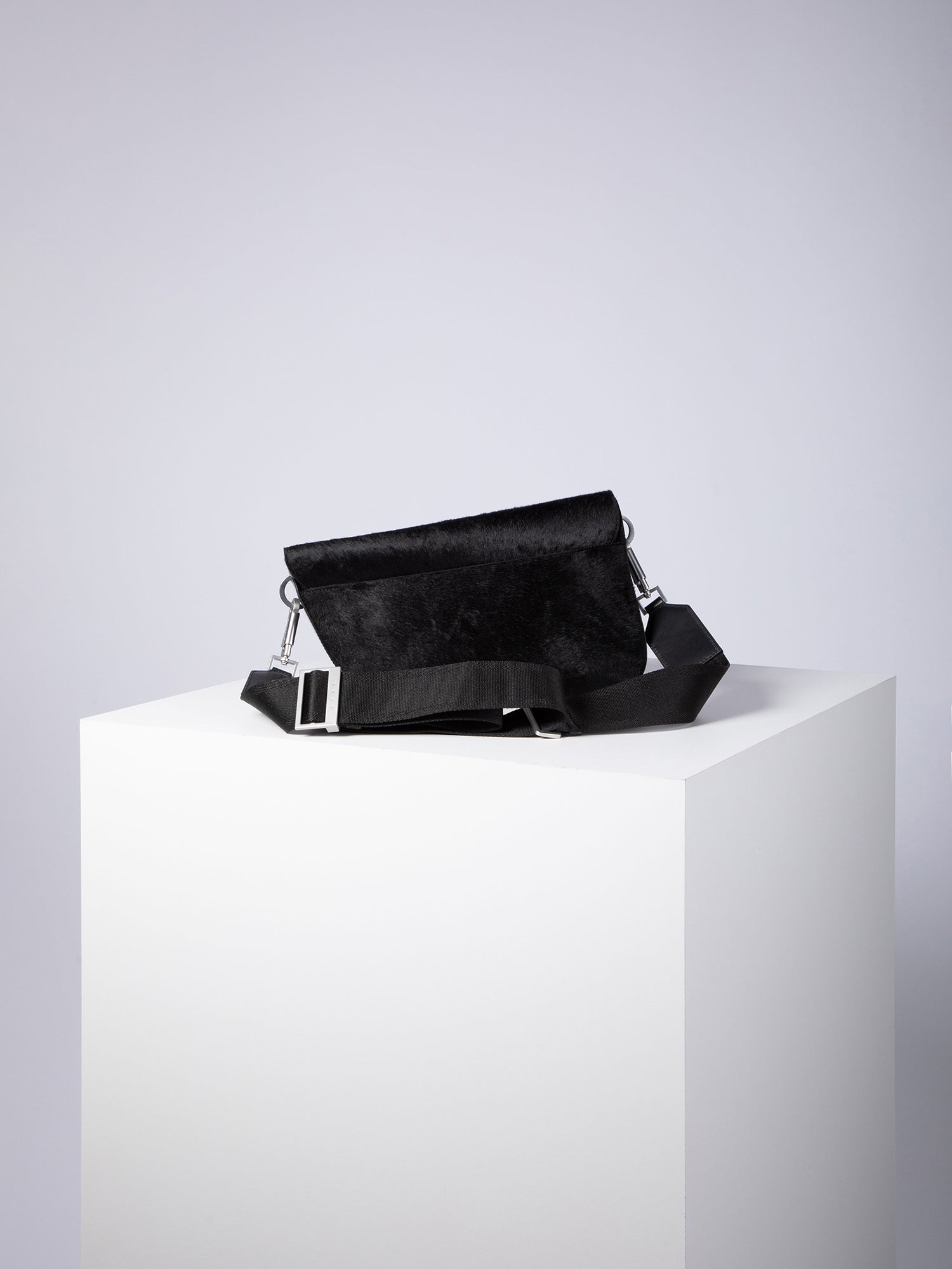 bree-the-icons-intra-flapbag-m1-unisex-umh-ngetasche-aus-rindsleder-mit-klappenv image 3