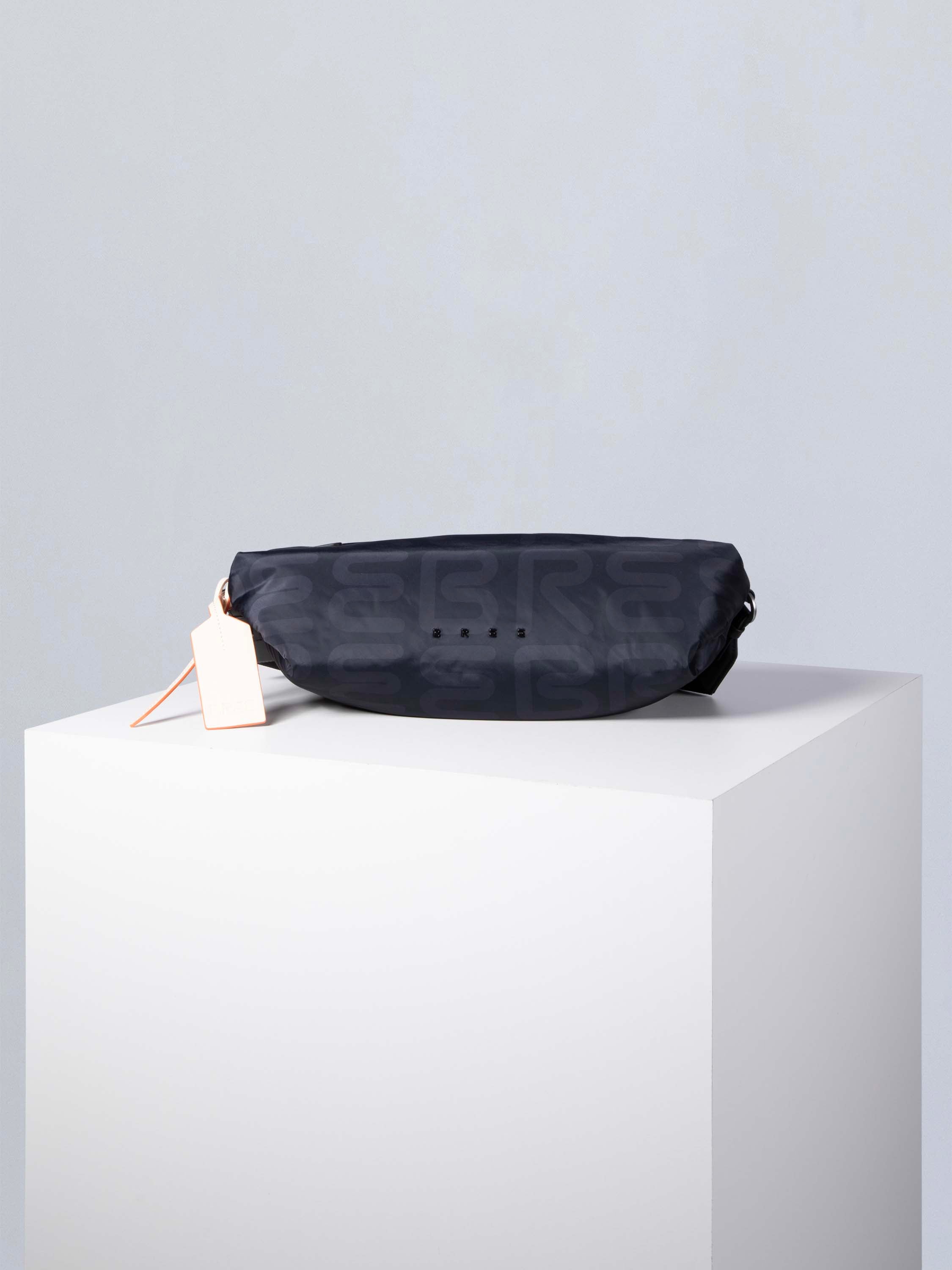 bree-the-everydays-bonbon-shoulderbag-m-schultertasche-nylon-mix-unisex image 1