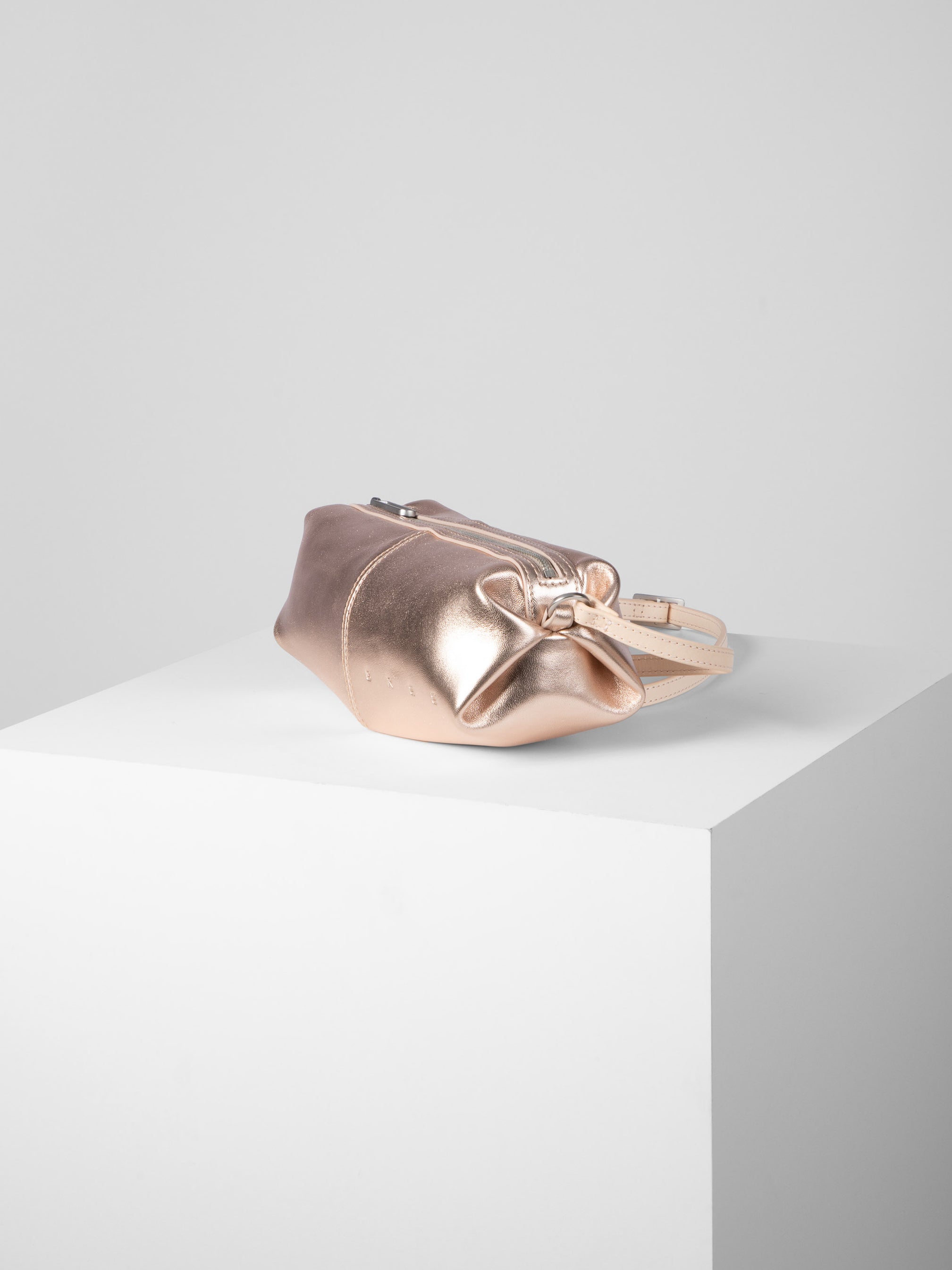 bree-the-statements-bonbon-shoulderbag-xs1-schafsleder image 3