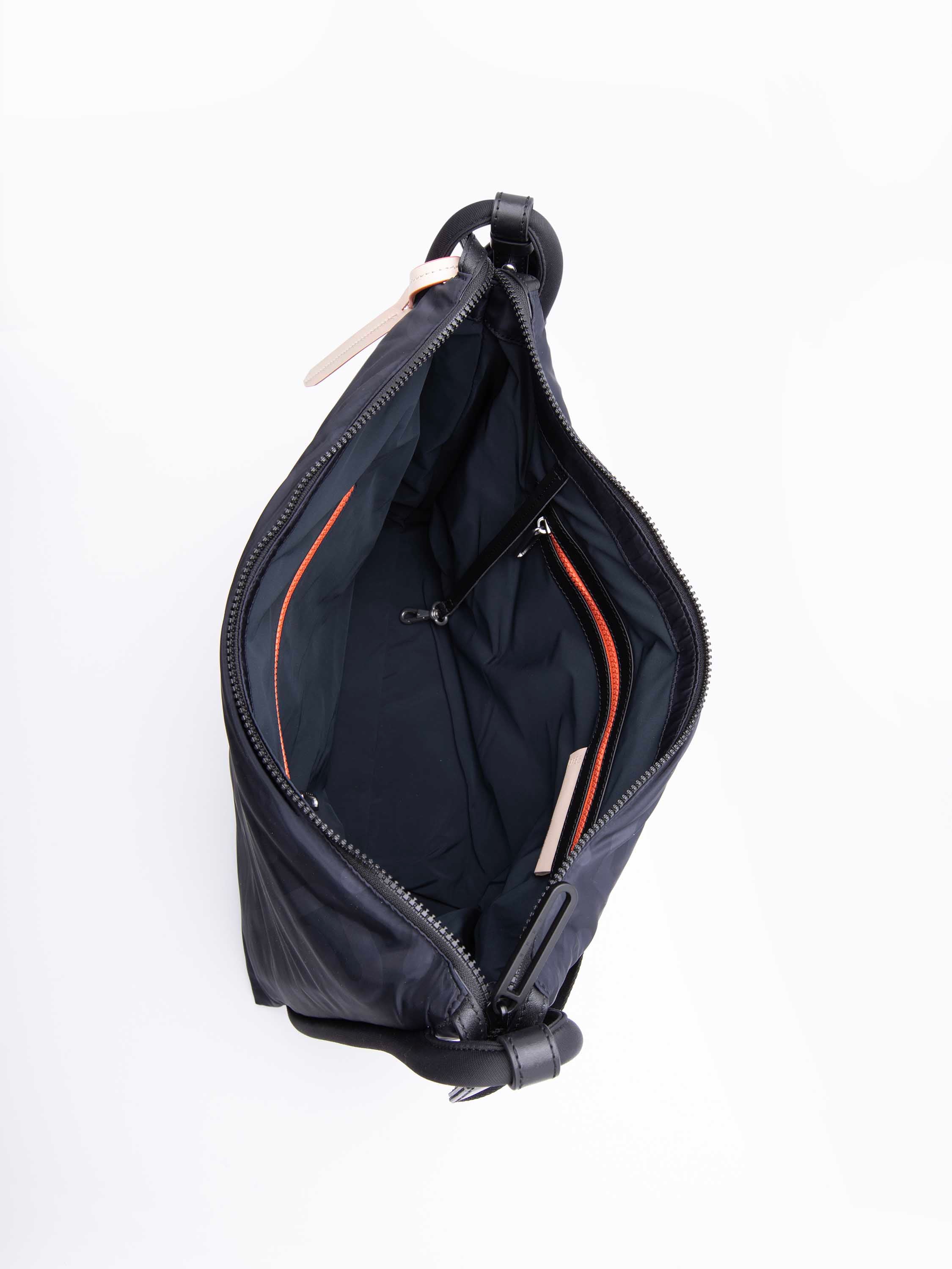 bree-the-everydays-charlie-hobo-bag-l-unisex-hobo-bag-aus-nylon-mit-leder-anteil image 5