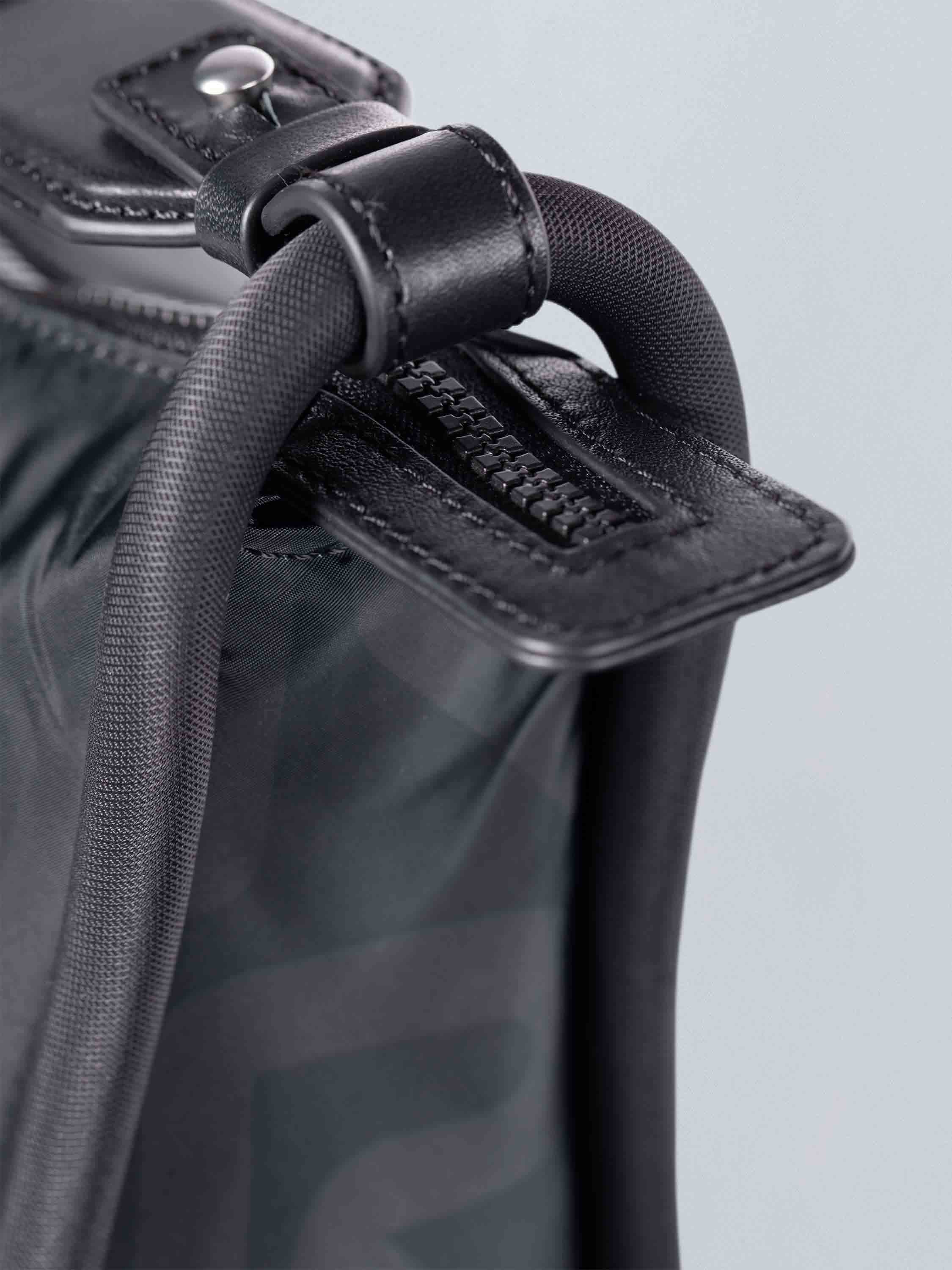 bree-the-everydays-charlie-hobo-bag-l-unisex-hobo-bag-aus-nylon-mit-leder-anteil image 6