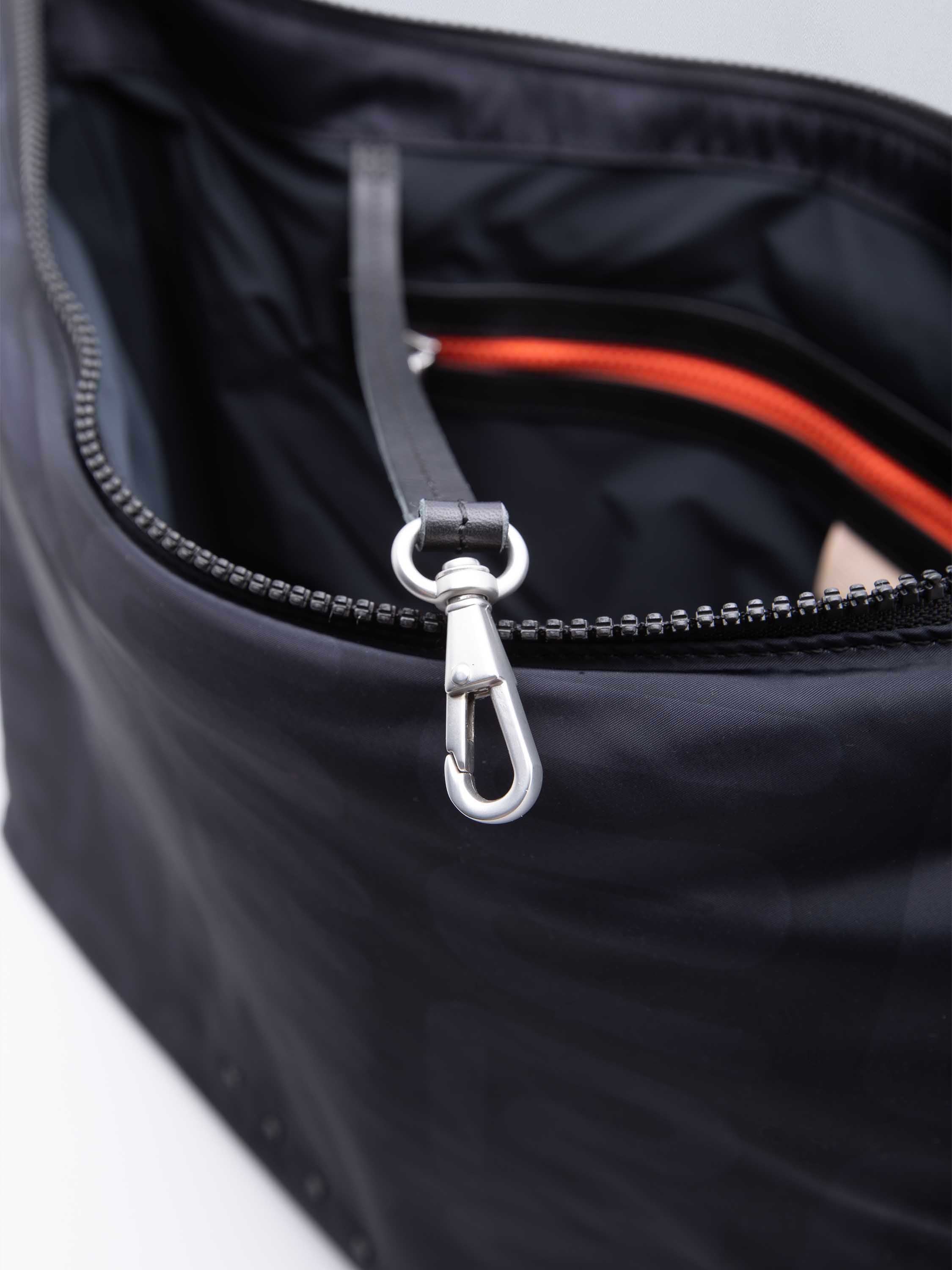 bree-the-everydays-charlie-hobo-bag-l-unisex-hobo-bag-aus-nylon-mit-leder-anteil image 7