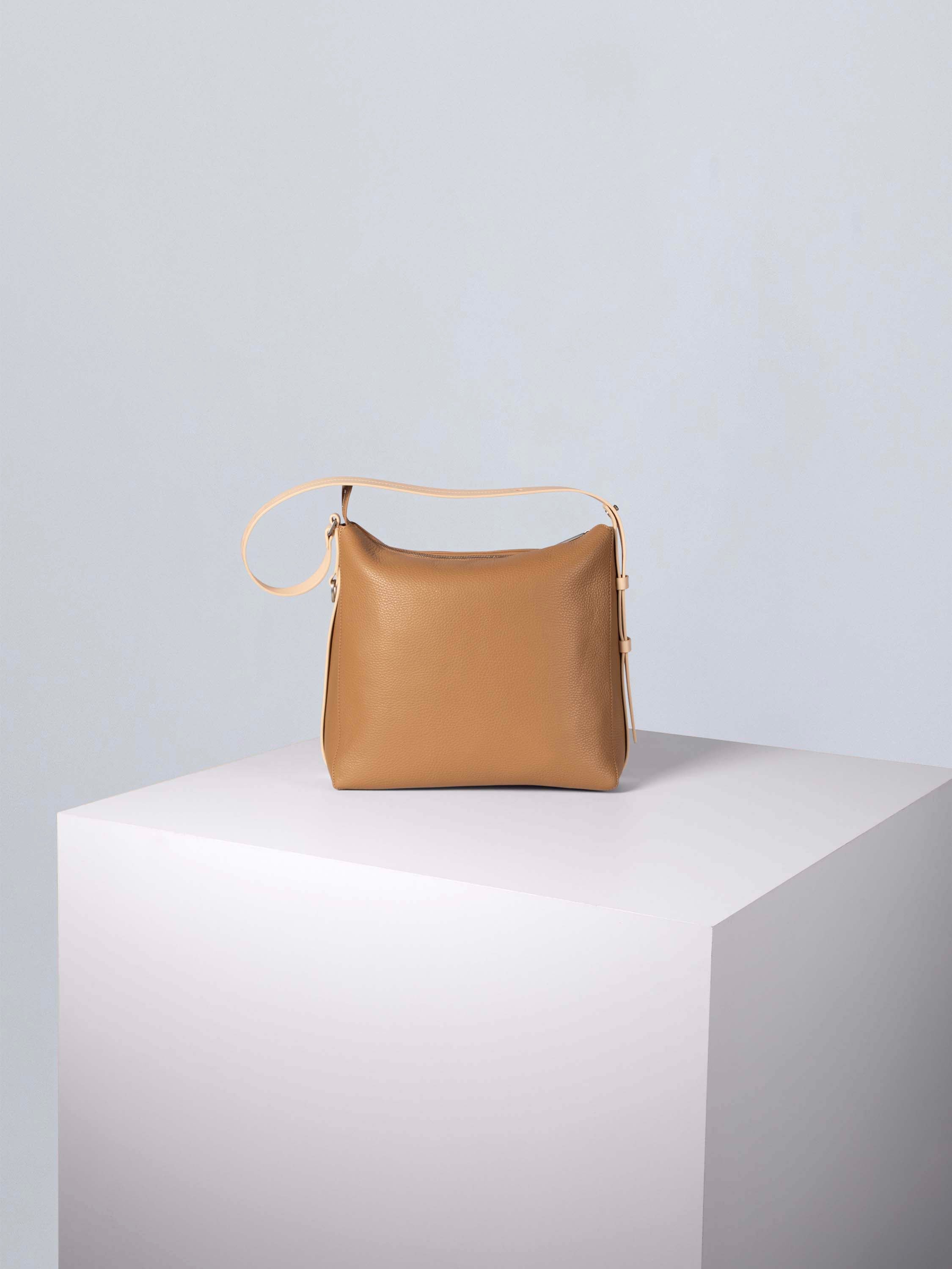 bree-the-statements-charlie-hobo-bag-m-unisex-hobo-bag-aus-100-rindsleder-mittle image 3