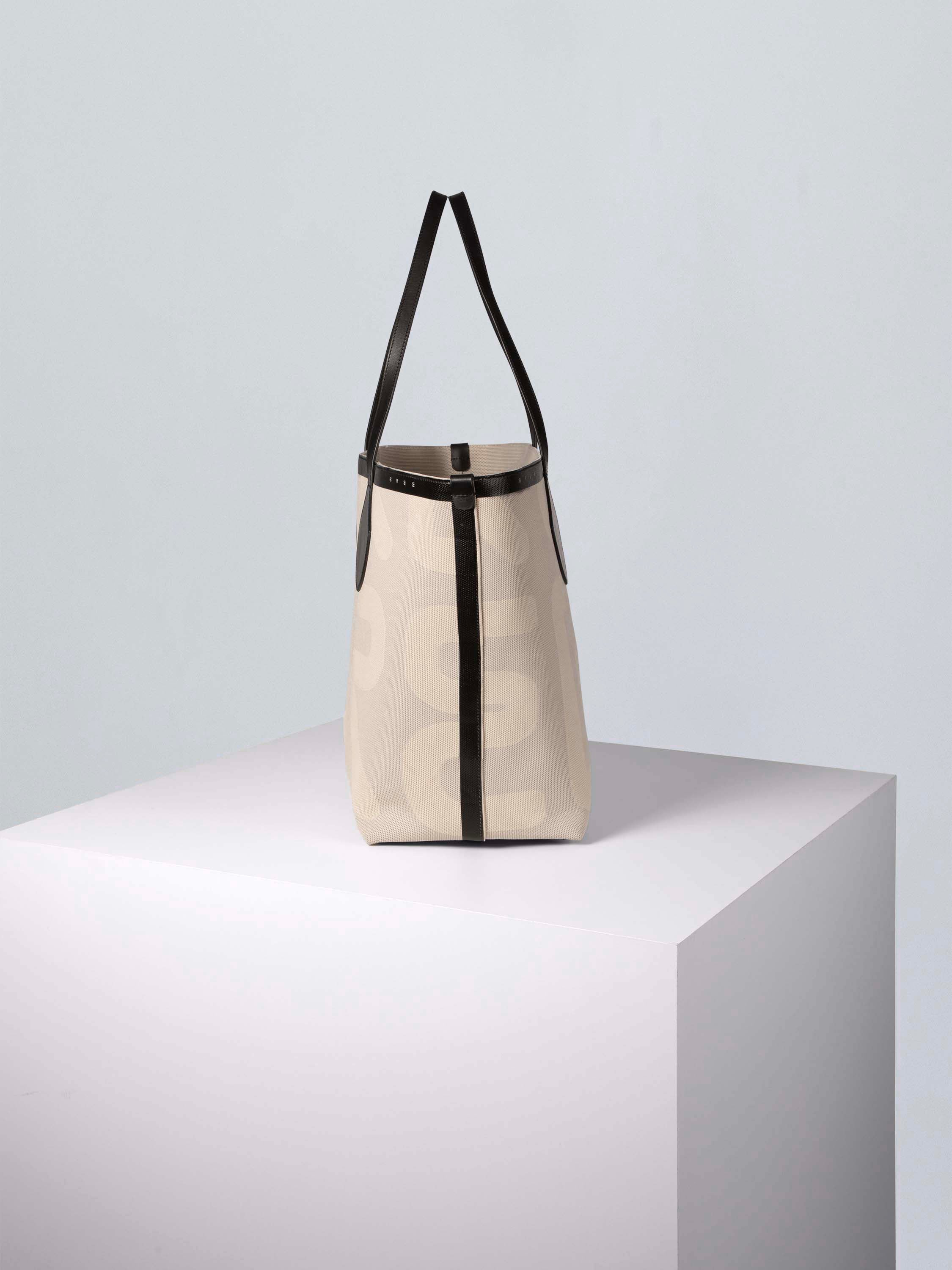 bree-the-essentials-breeze-shopper-xl-gro-e-schultertasche-aus-polyester-mit-led image 3