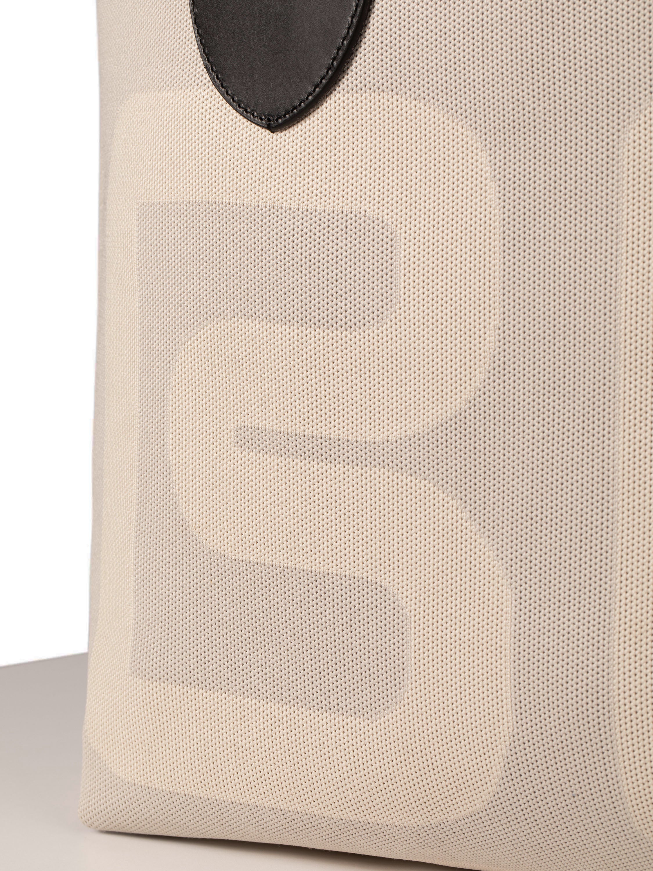 bree-the-essentials-breeze-shopper-xl-gro-e-schultertasche-aus-polyester-mit-led image 8