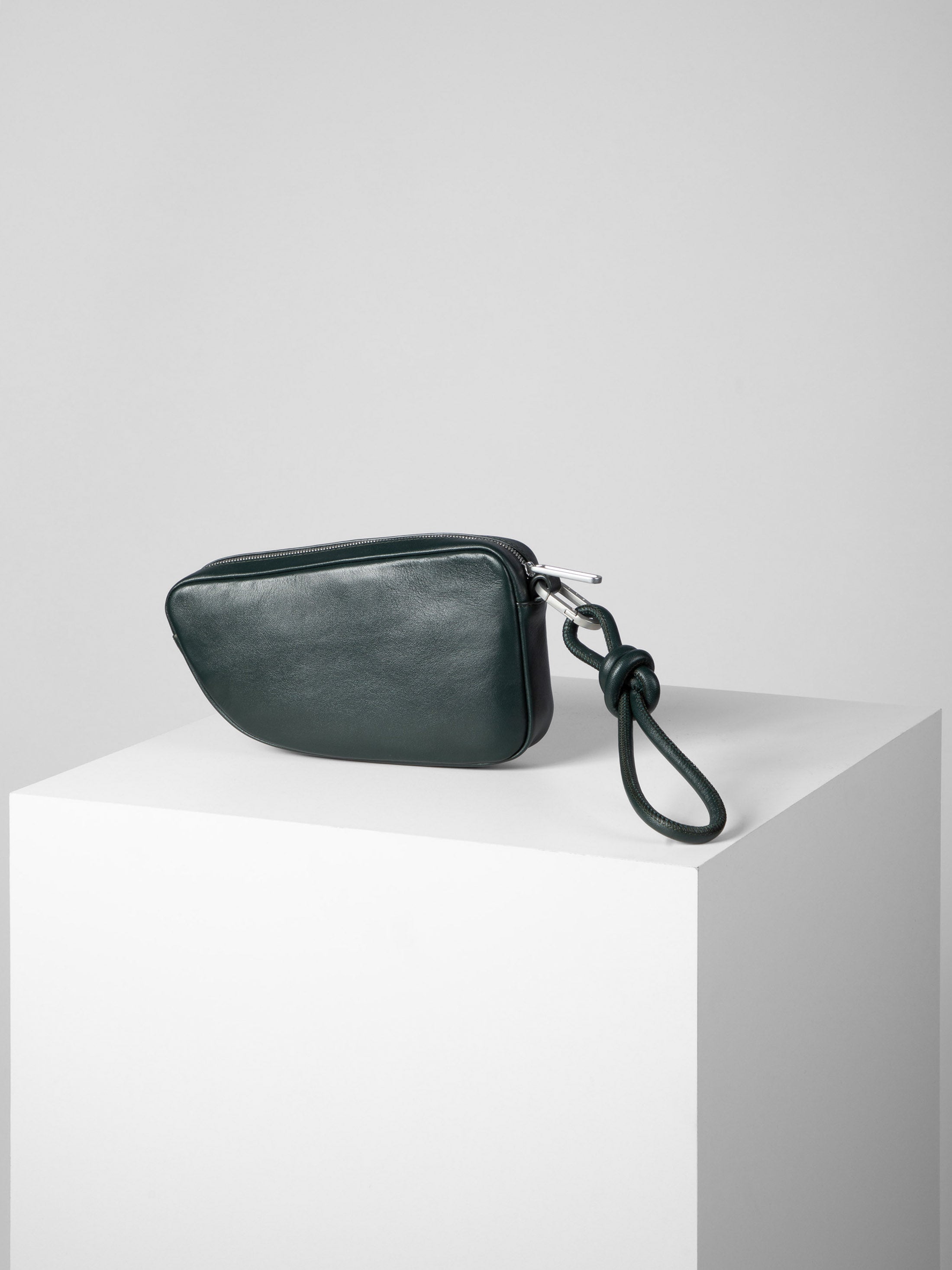 bree-the-icons-verso-pouch-m-rindsleder-kosmetiktasche-unisex image 2
