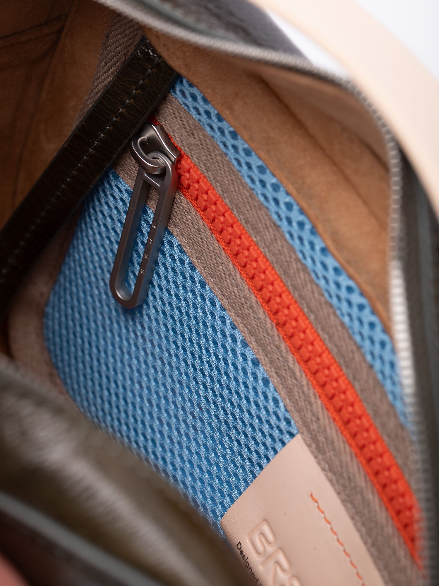 bree-the-icons-cube-shoulderbag-s3-schultertasche-rindsleder-unisex image 8