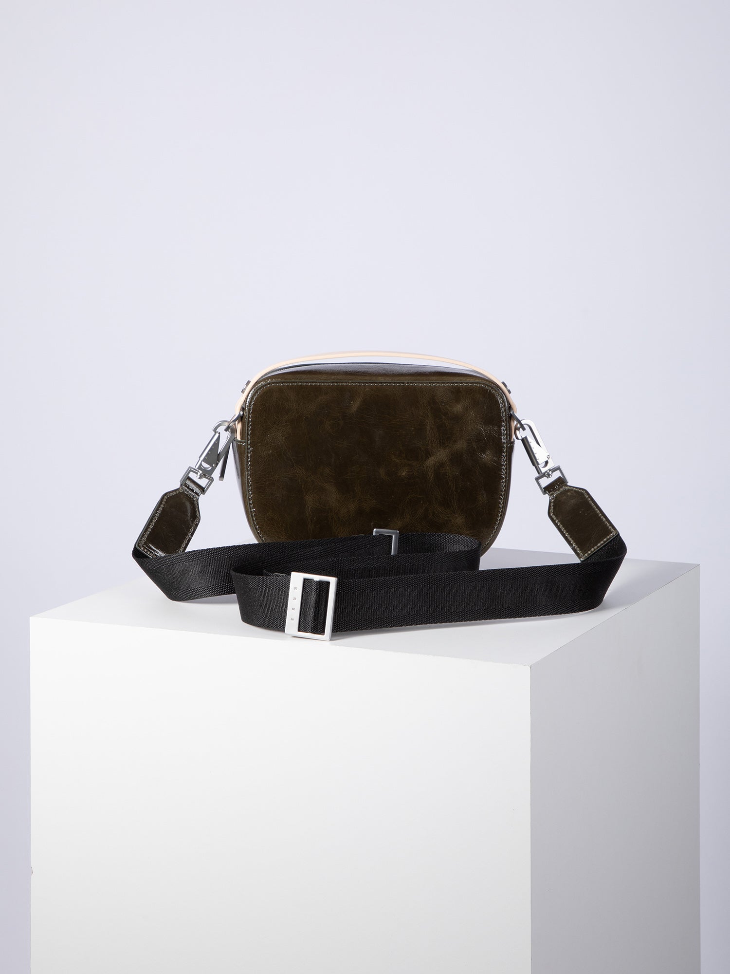 bree-the-icons-cube-shoulderbag-s3-schultertasche-rindsleder-unisex image 2