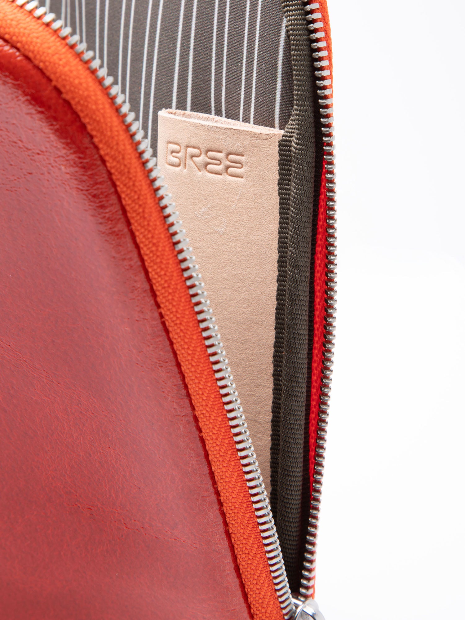 bree-the-exhibits-haus-sleeve-m-laptop-und-aktentaschenh-lle-aus-rindsleder-unis image 4