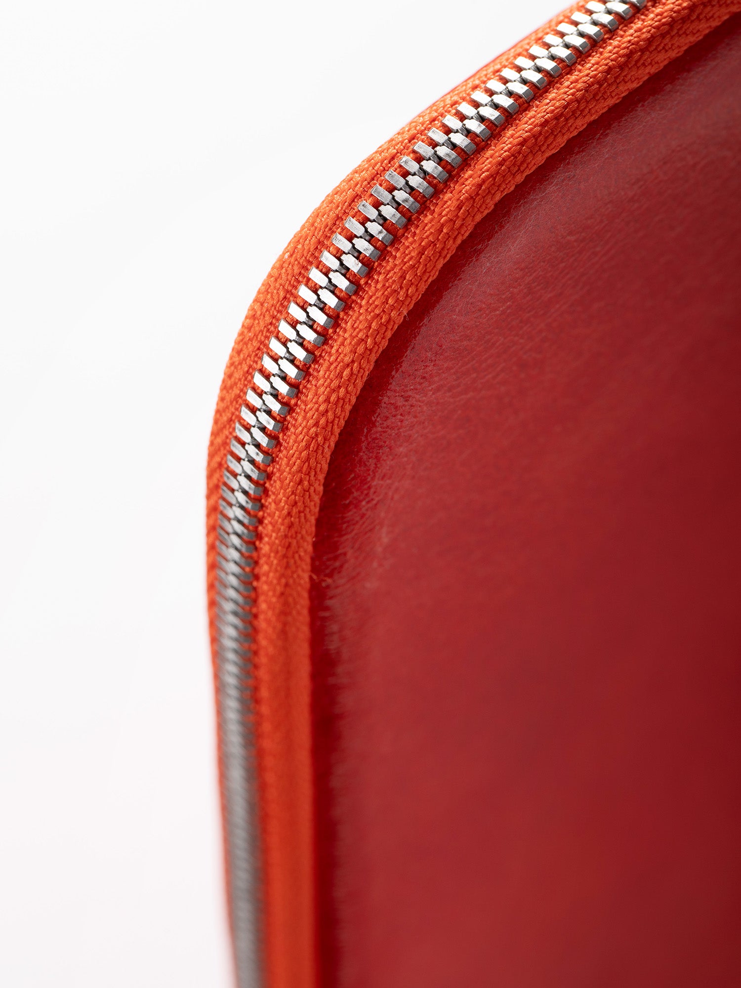 bree-the-exhibits-haus-sleeve-m-laptop-und-aktentaschenh-lle-aus-rindsleder-unis image 7