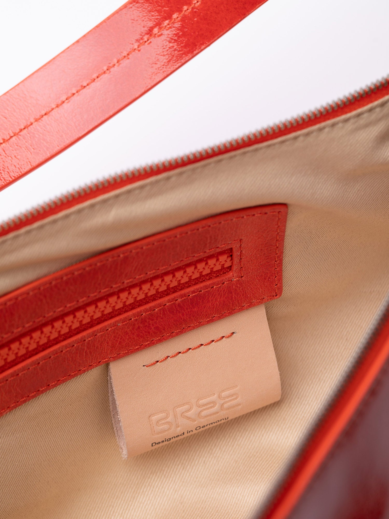 bree-the-exhibits-hugo-shoulderbag-l-gro-e-unisex-schultertasche-f-r-a4-unterlag image 5
