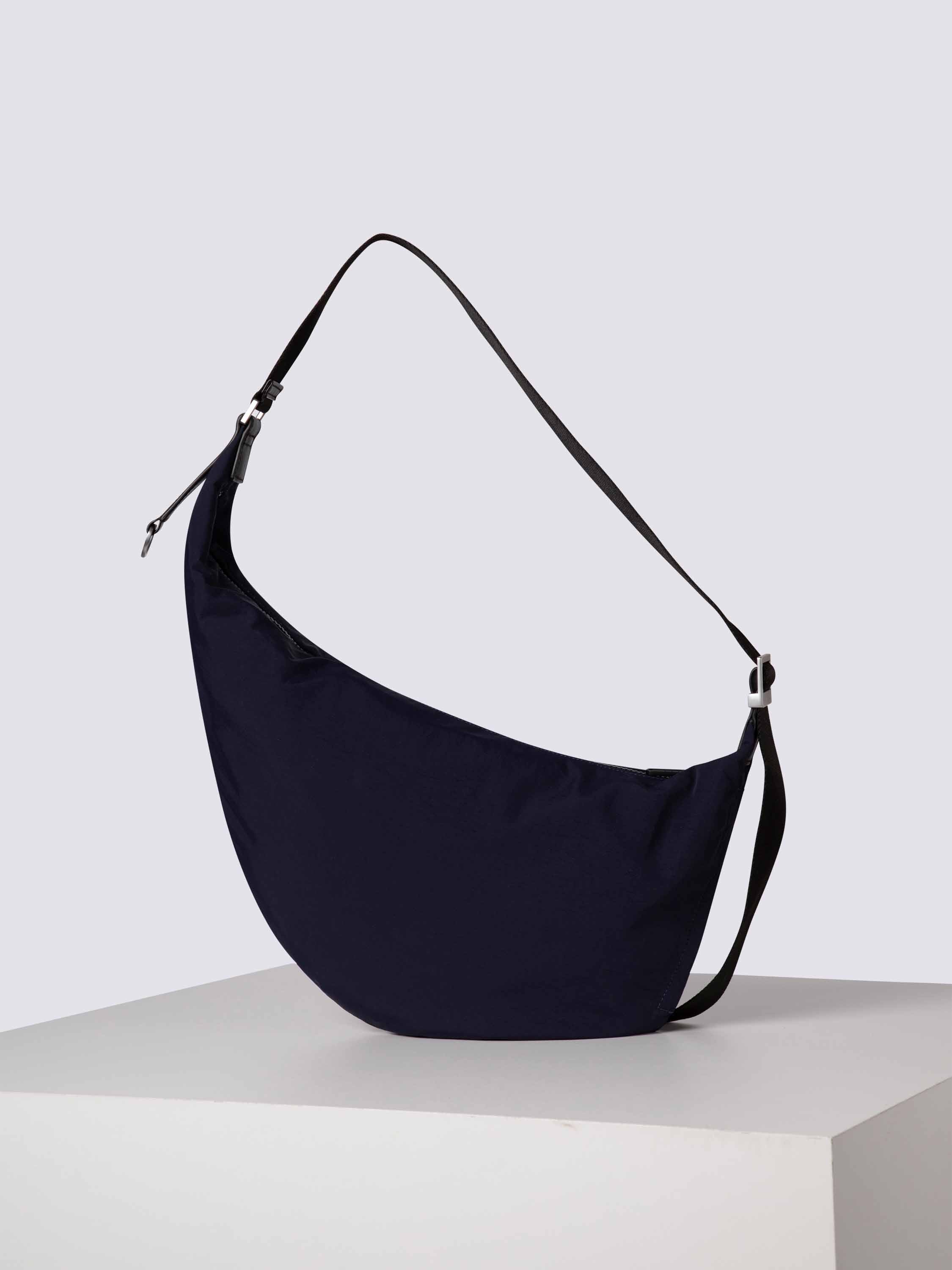 bree-the-out-of-office-hugo-shoulderbag-xl-schultertasche-aus-nylon-mix-mit-lede image 2