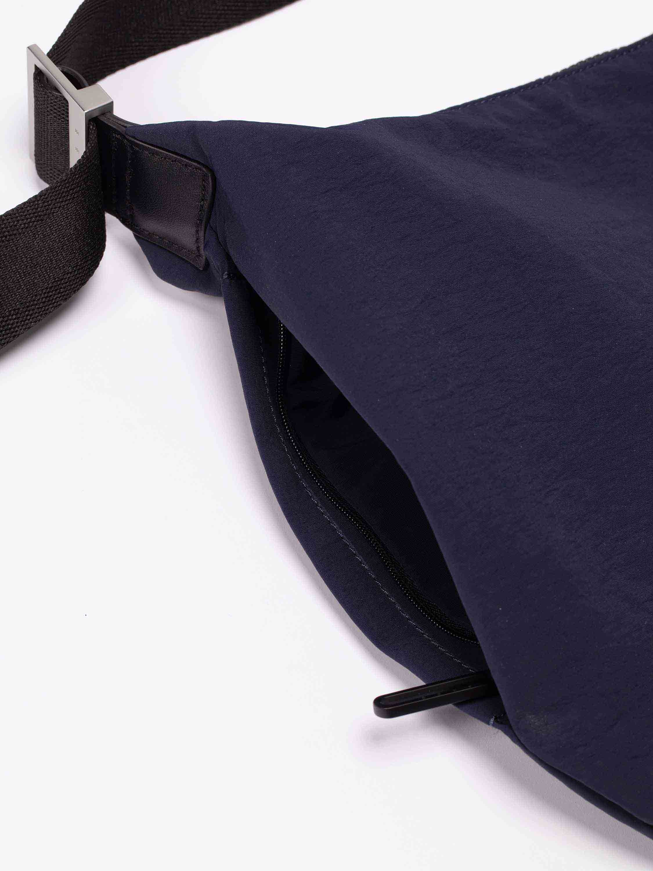 bree-the-out-of-office-hugo-shoulderbag-xl-schultertasche-aus-nylon-mix-mit-lede image 5
