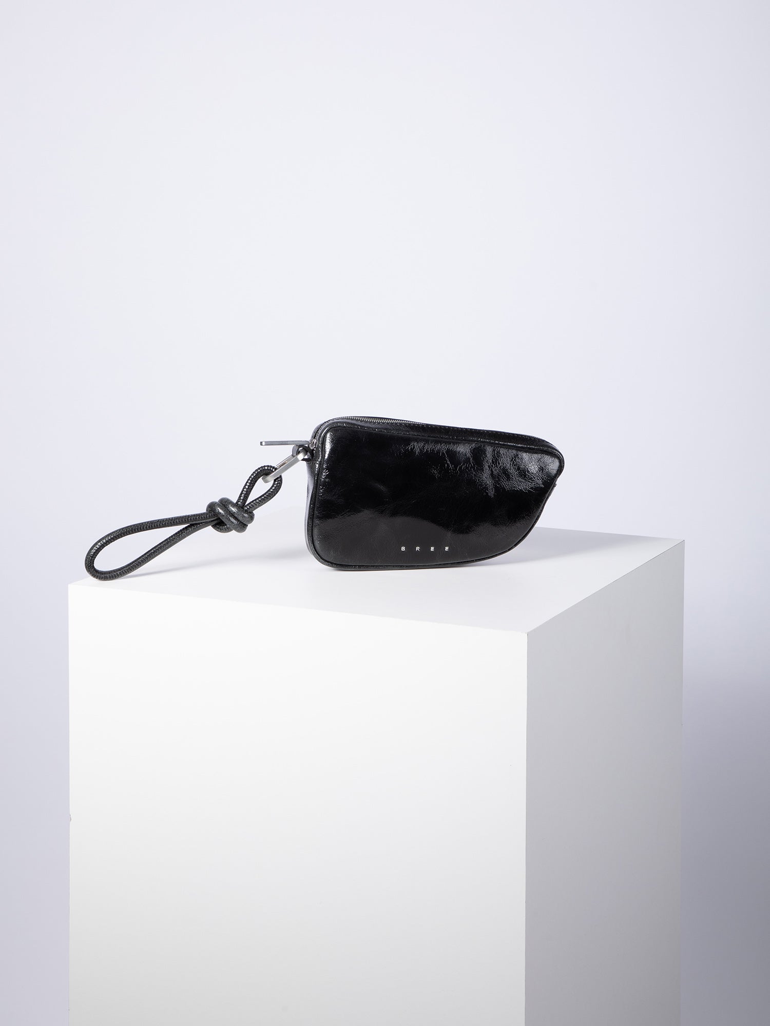 bree-the-exhibits-verso-pouch-m-unisex-kosmetiktasche-aus-kleinlederware-mit-pol image 1