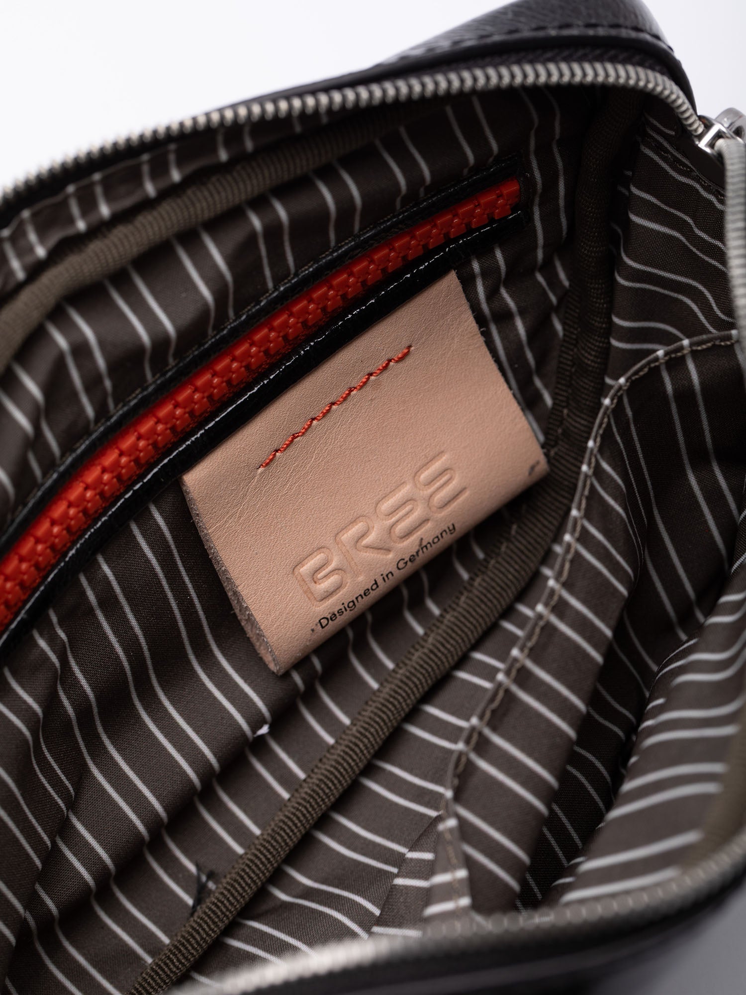 bree-the-exhibits-verso-pouch-m-unisex-kosmetiktasche-aus-kleinlederware-mit-pol image 6