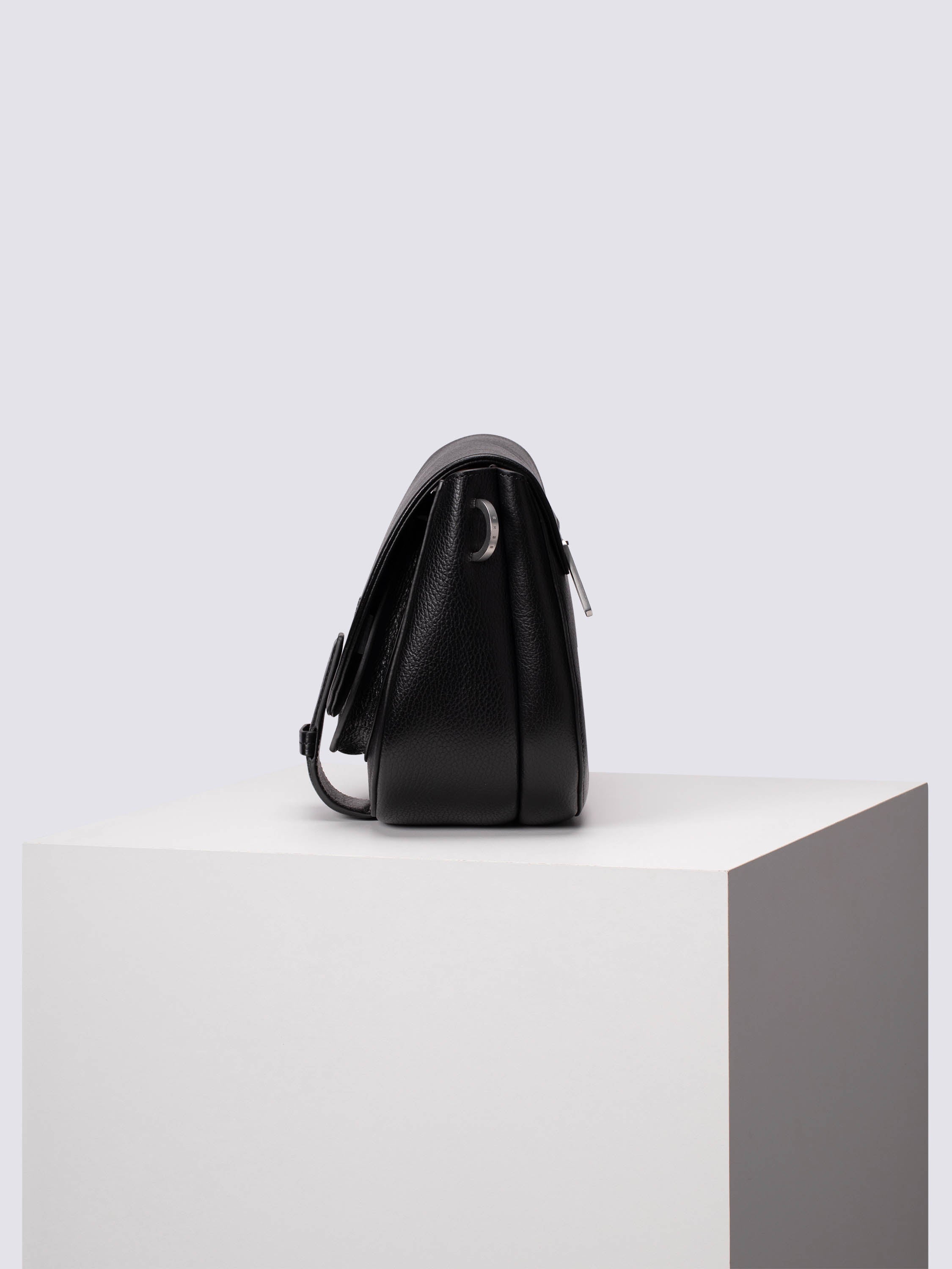 bree-the-icons-ladytop-flapbag-m1-unisex-klappentasche-aus-100-rindsleder-mit-po image 3