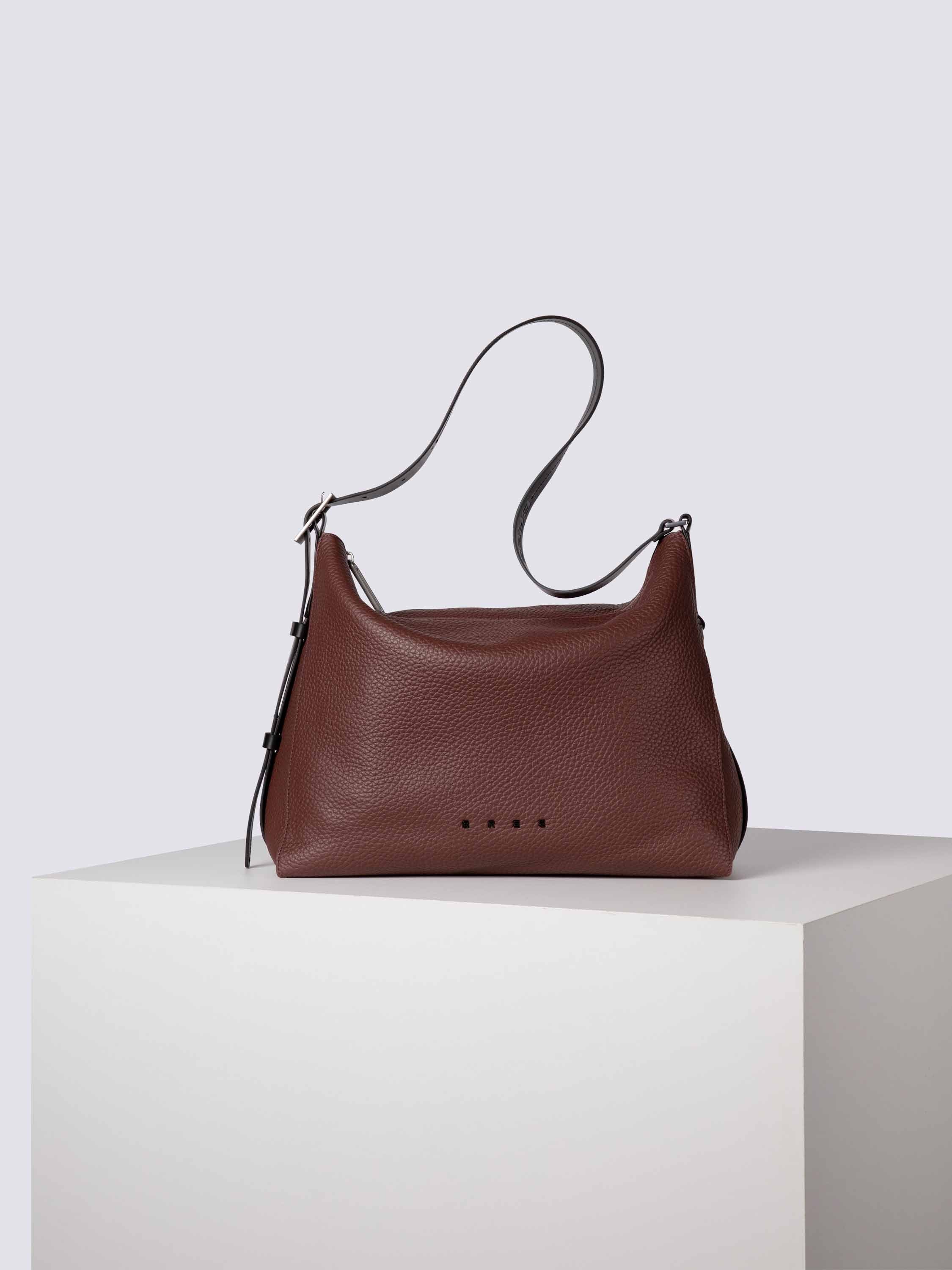 bree-the-statements-charlie-hobo-l2-schultertasche-hobo-bag-rindsleder-unisex image 1