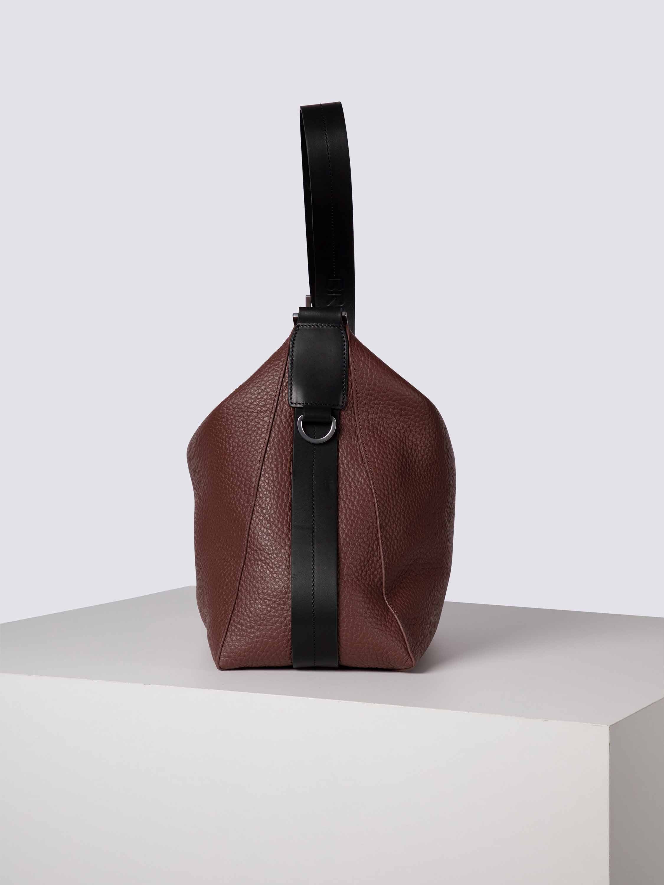 bree-the-statements-charlie-hobo-l2-schultertasche-hobo-bag-rindsleder-unisex image 3