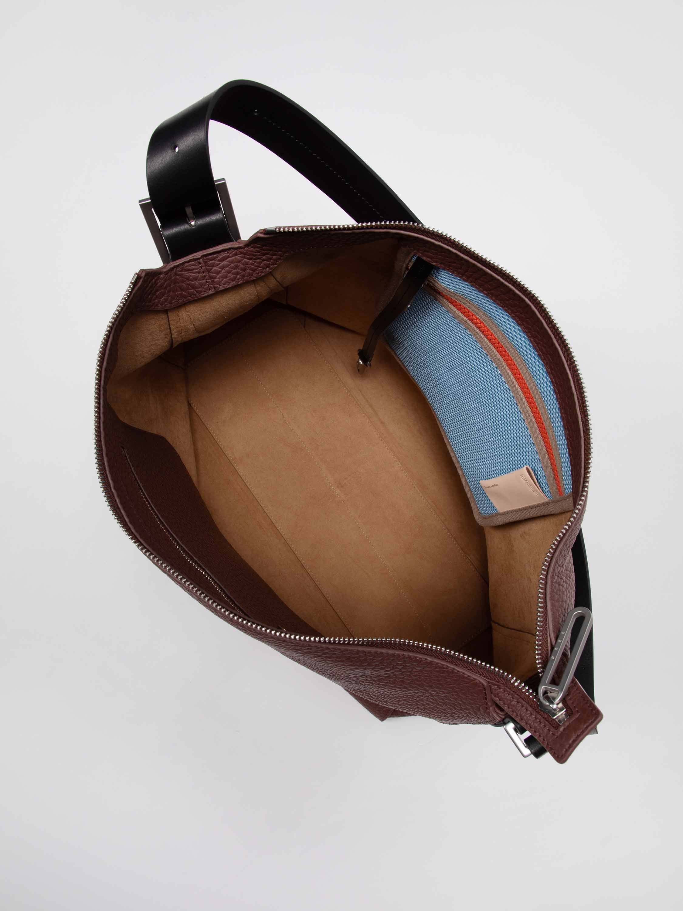 bree-the-statements-charlie-hobo-l2-schultertasche-hobo-bag-rindsleder-unisex image 4