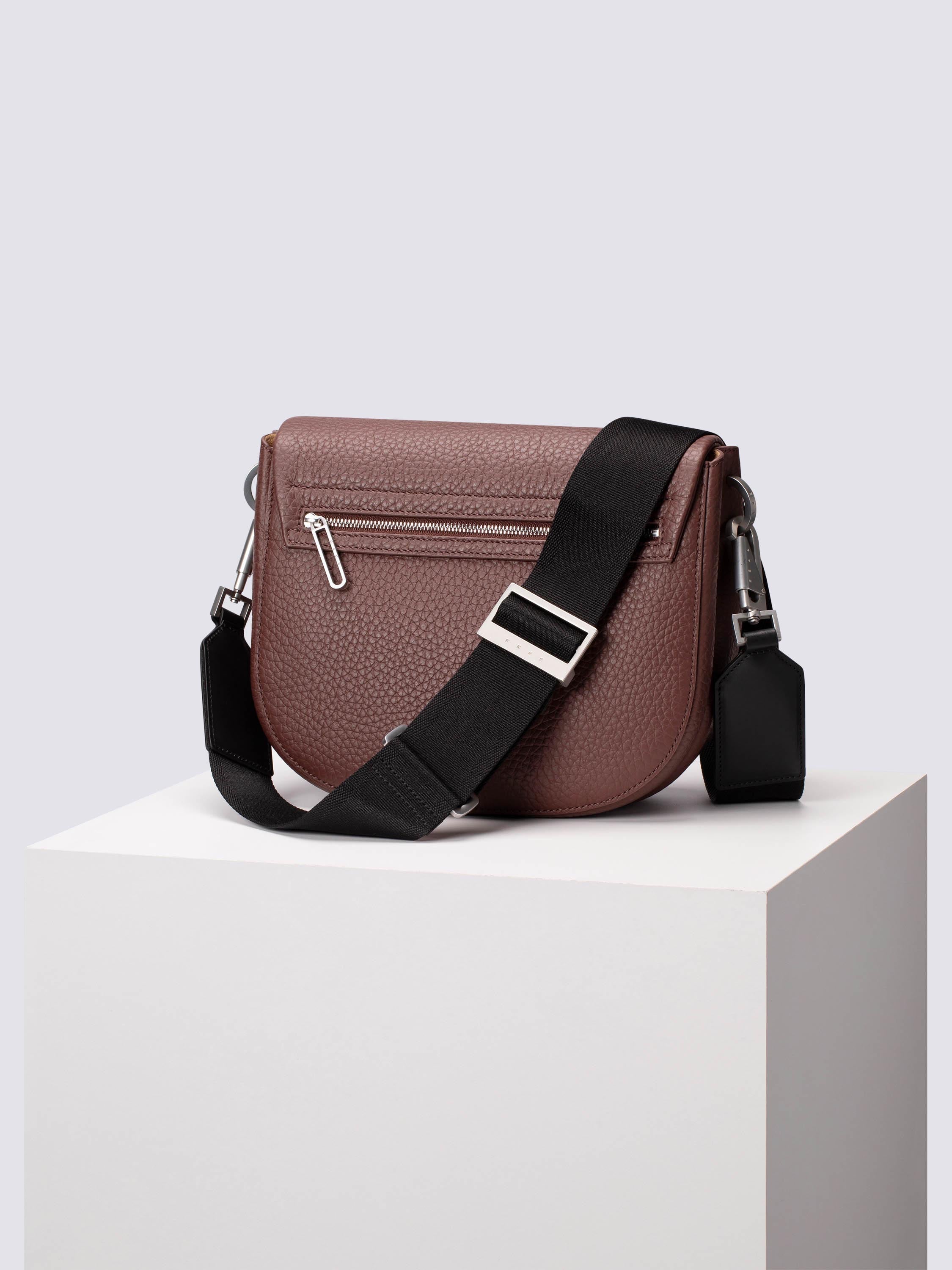 bree-the-icons-ladytop-flap-bag-m4-unisex-klappentasche-aus-100-rindsleder-gro-e image 2