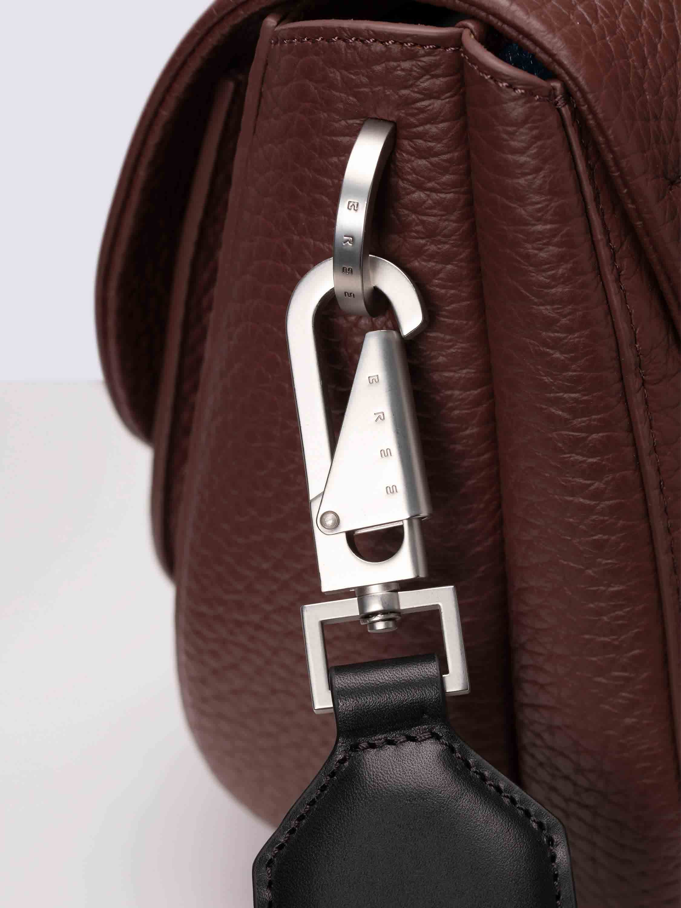 bree-the-icons-ladytop-flap-bag-m4-unisex-klappentasche-aus-100-rindsleder-gro-e image 7